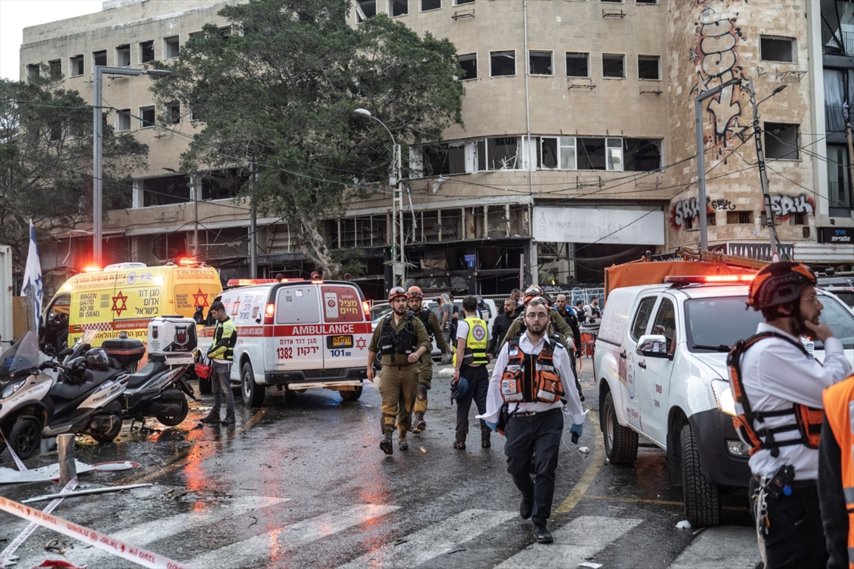 İran'ın gece boyunca balistik füzelerle vurduğu İsrail'den ilk görüntüler! İşte bu sabah Tel Aviv
