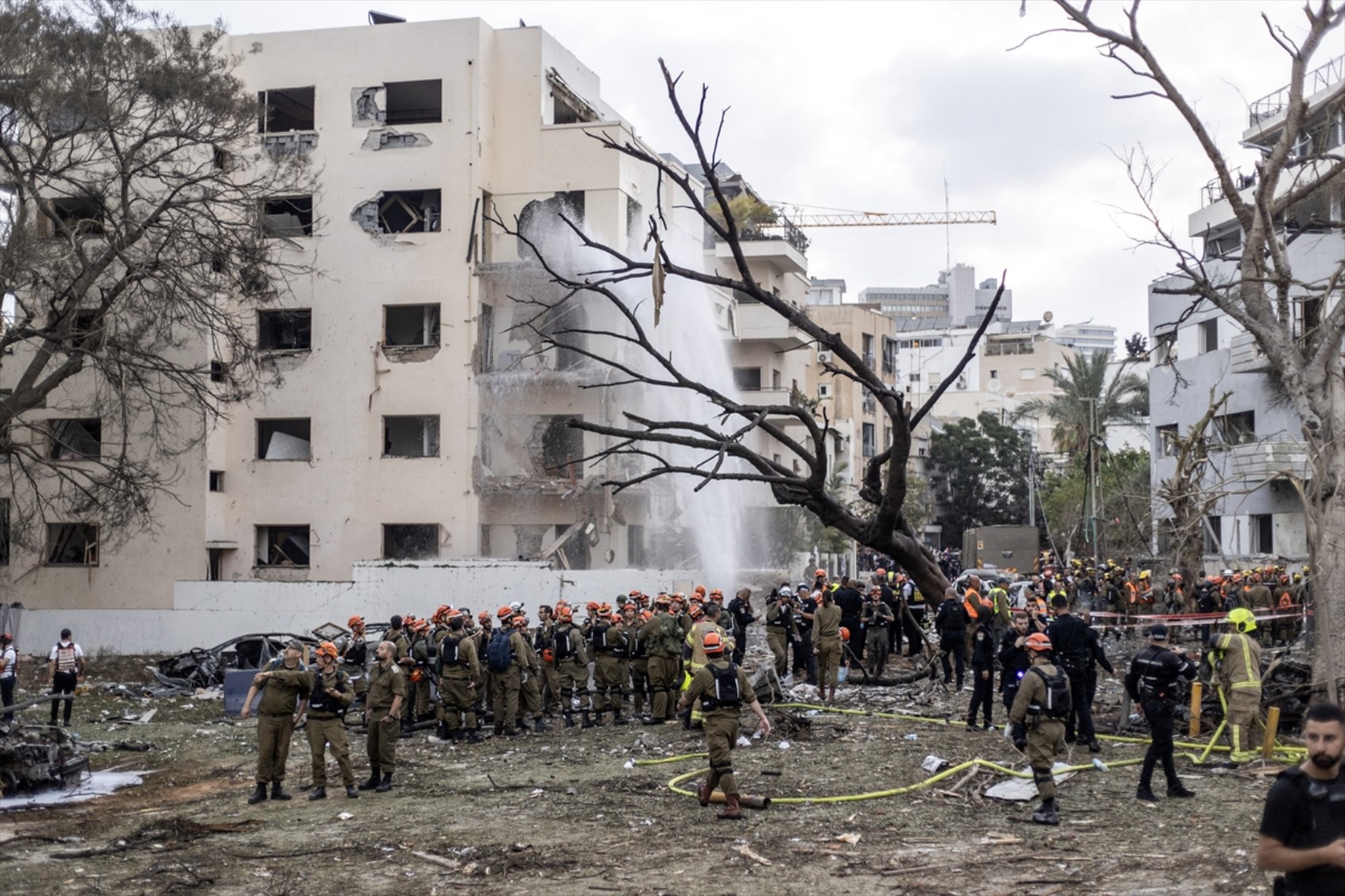 İran'ın gece boyunca balistik füzelerle vurduğu İsrail'den ilk görüntüler! İşte bu sabah Tel Aviv