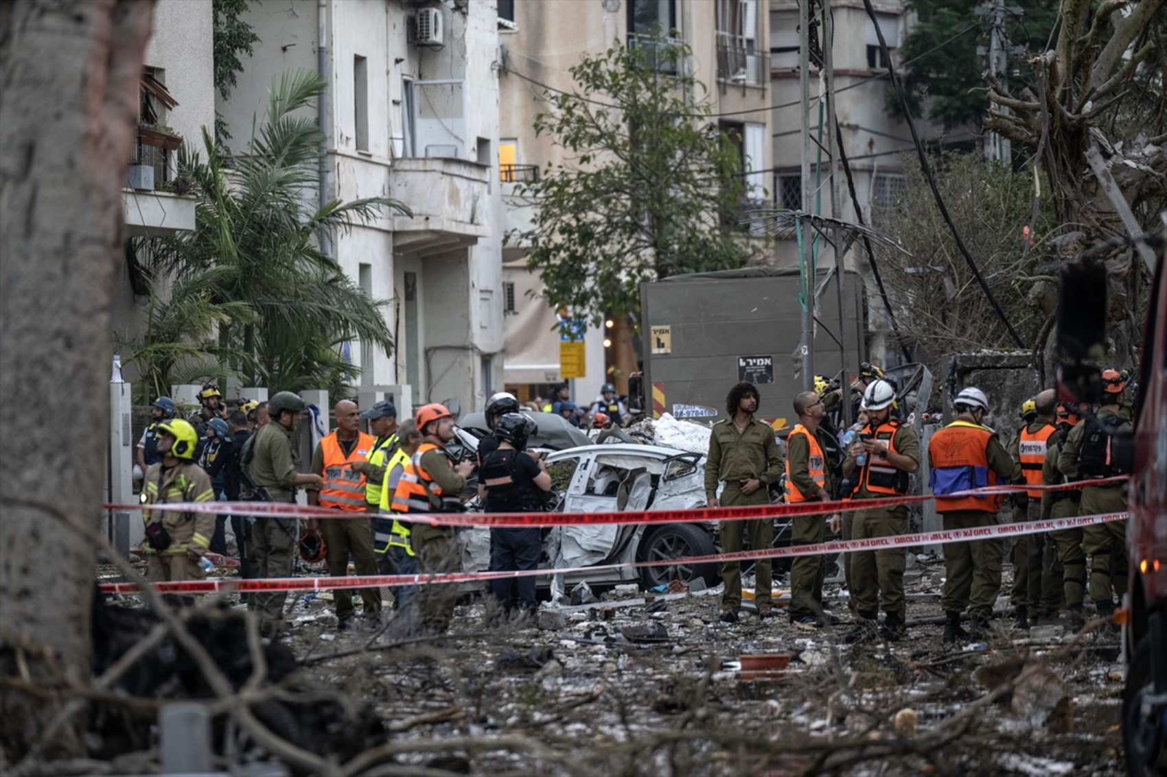 İran'ın gece boyunca balistik füzelerle vurduğu İsrail'den ilk görüntüler! İşte bu sabah Tel Aviv