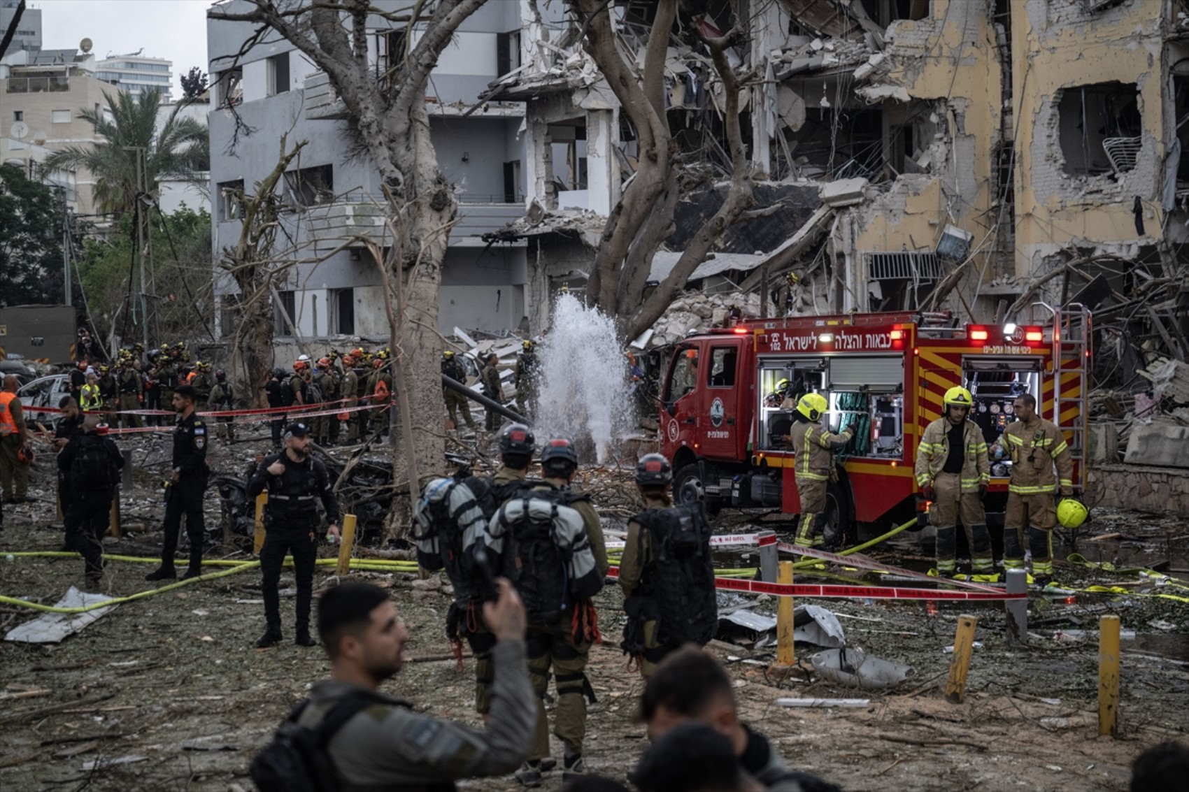 İran'ın gece boyunca balistik füzelerle vurduğu İsrail'den ilk görüntüler! İşte bu sabah Tel Aviv