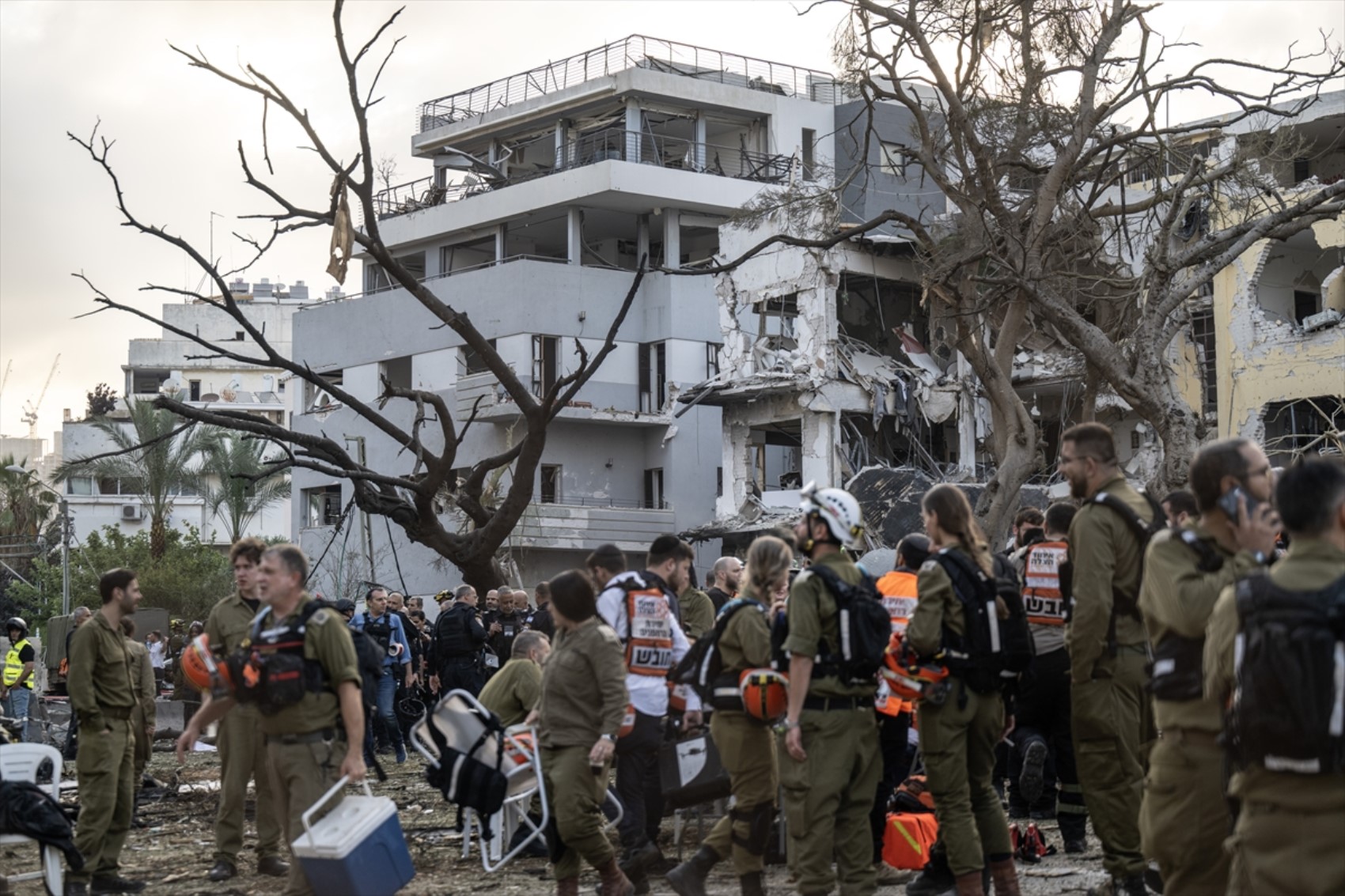 İran'ın gece boyunca balistik füzelerle vurduğu İsrail'den ilk görüntüler! İşte bu sabah Tel Aviv