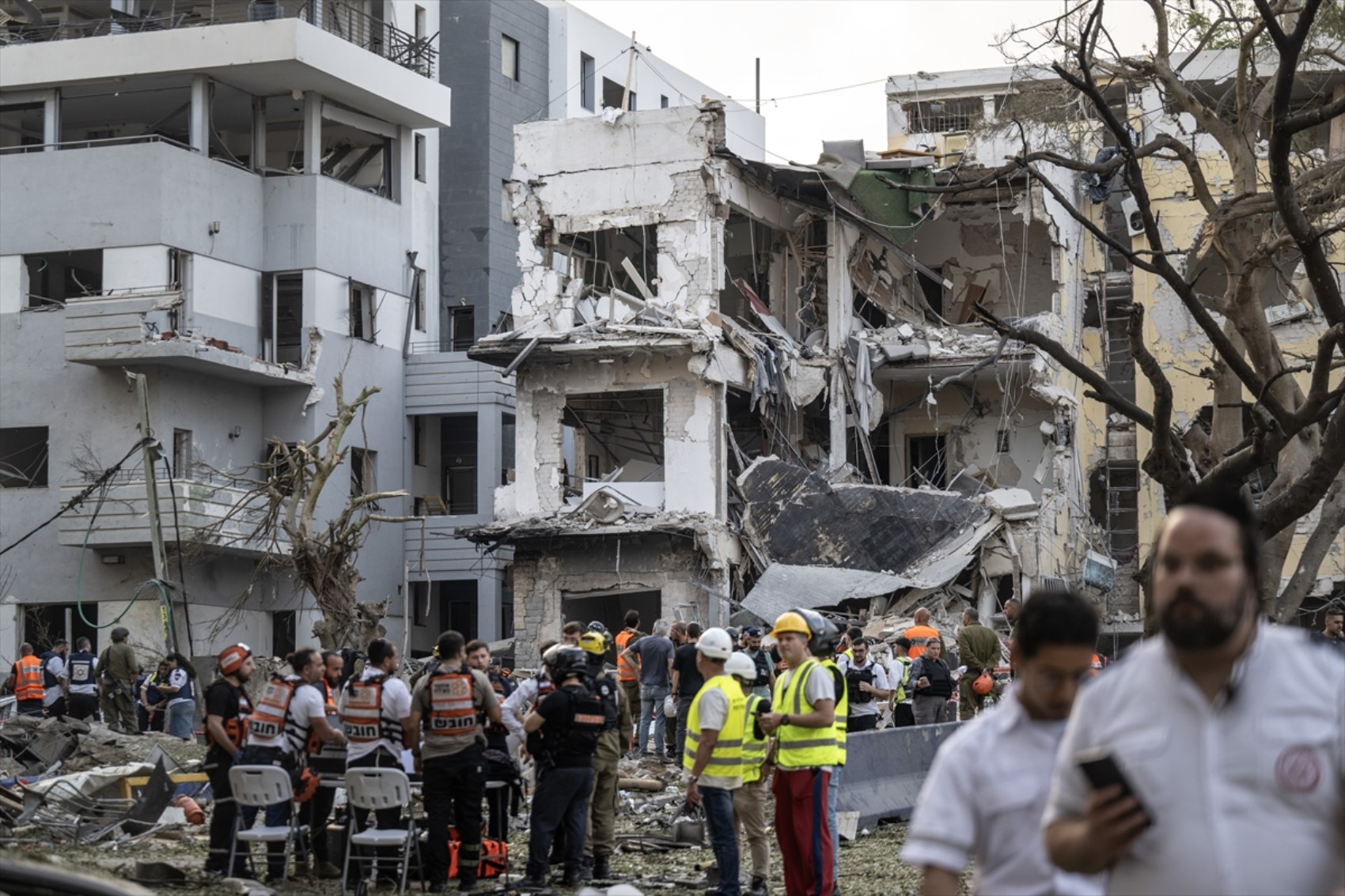 İran'ın gece boyunca balistik füzelerle vurduğu İsrail'den ilk görüntüler! İşte bu sabah Tel Aviv