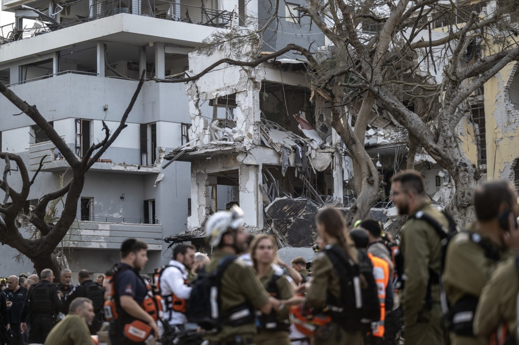 İran'ın gece boyunca balistik füzelerle vurduğu İsrail'den ilk görüntüler! İşte bu sabah Tel Aviv