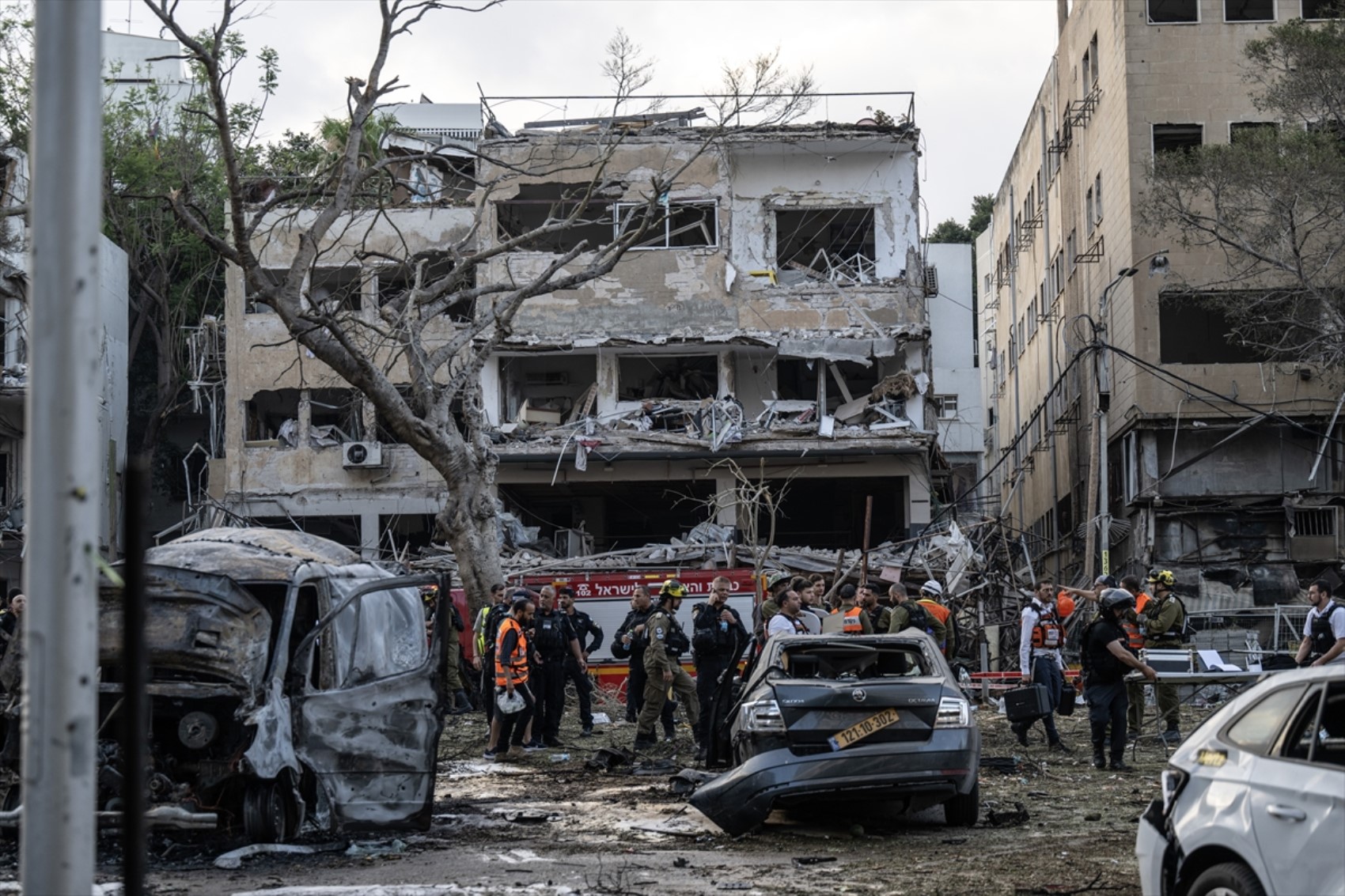 İran'ın gece boyunca balistik füzelerle vurduğu İsrail'den ilk görüntüler! İşte bu sabah Tel Aviv