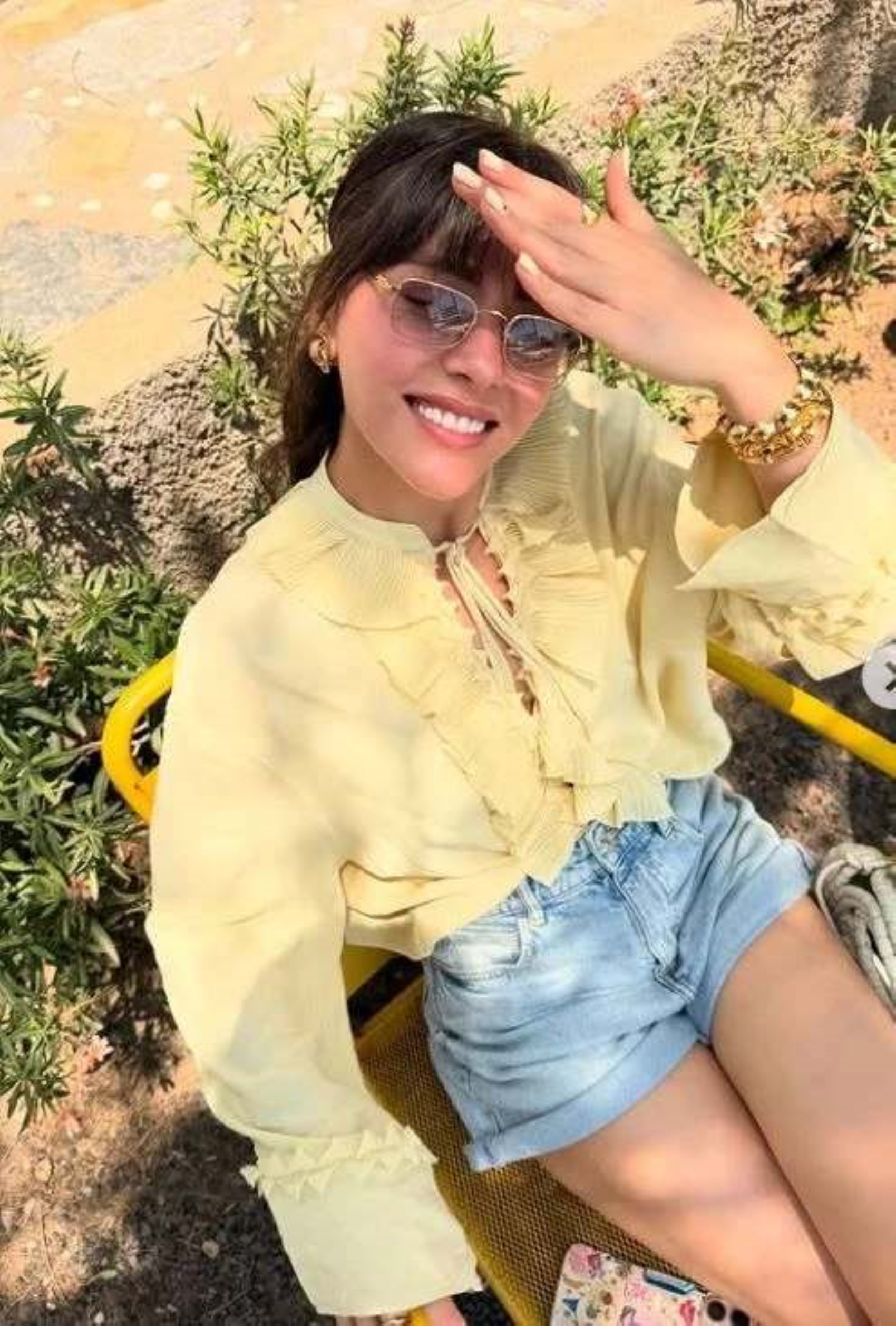 Sıla Türkoğlu’ndan butter yellow şıklığı: Yaz modasına ilham verdi