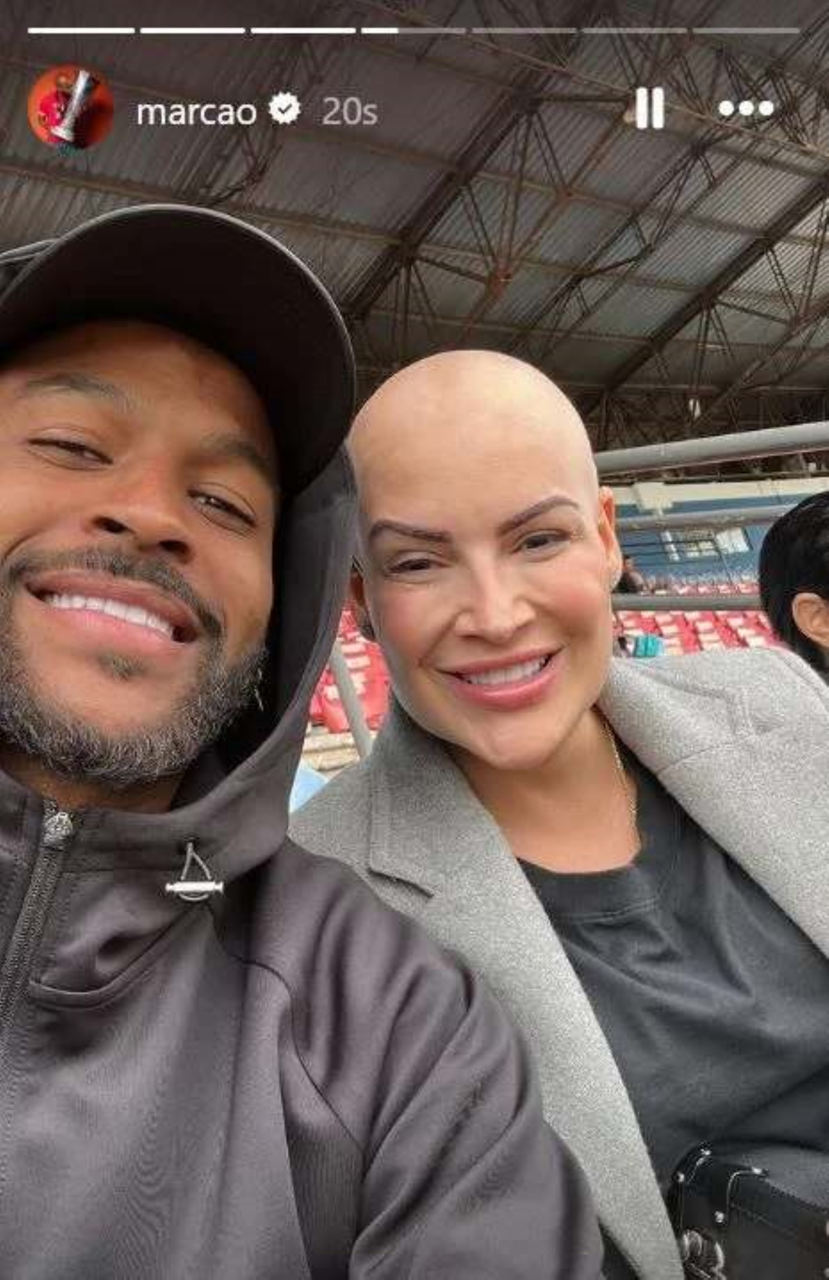 Eski Galatasaraylı Marcao, kanserle savaşan eşinin saçlarını kazıdı! Destek mesajları yağdı