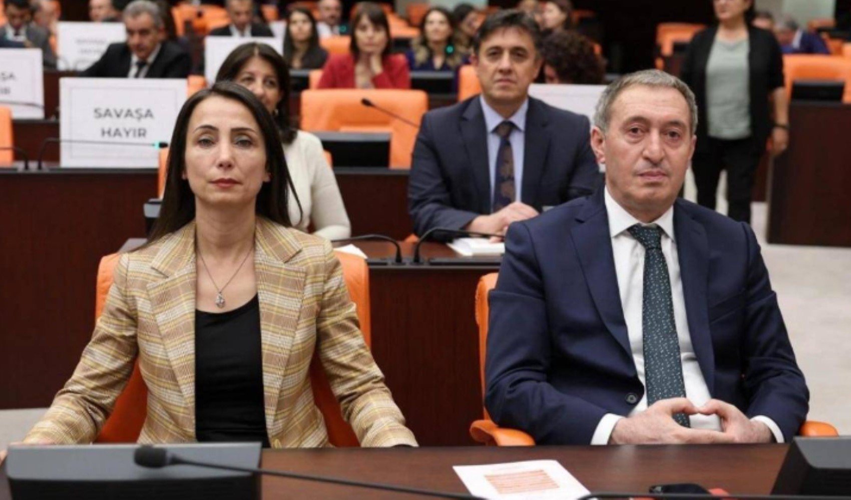 DEM Parti'den İmamoğlu ve diğer tutuklular için ziyaret girişimi! Adalet Bakanlığı'na başvuru yapılacak