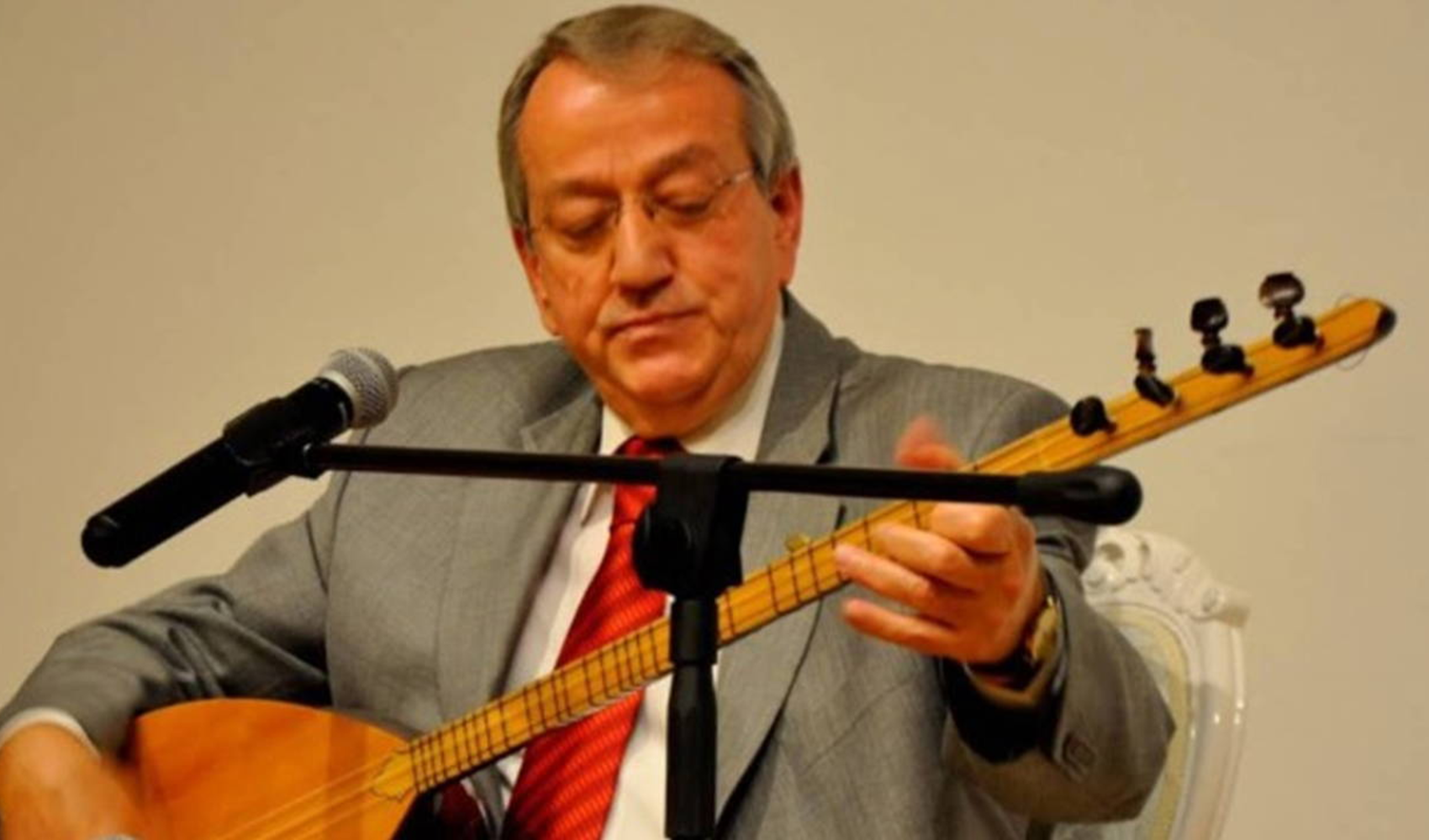 Türk halk müziğinin usta ismi Mehmet Erenler hayatını kaybetti