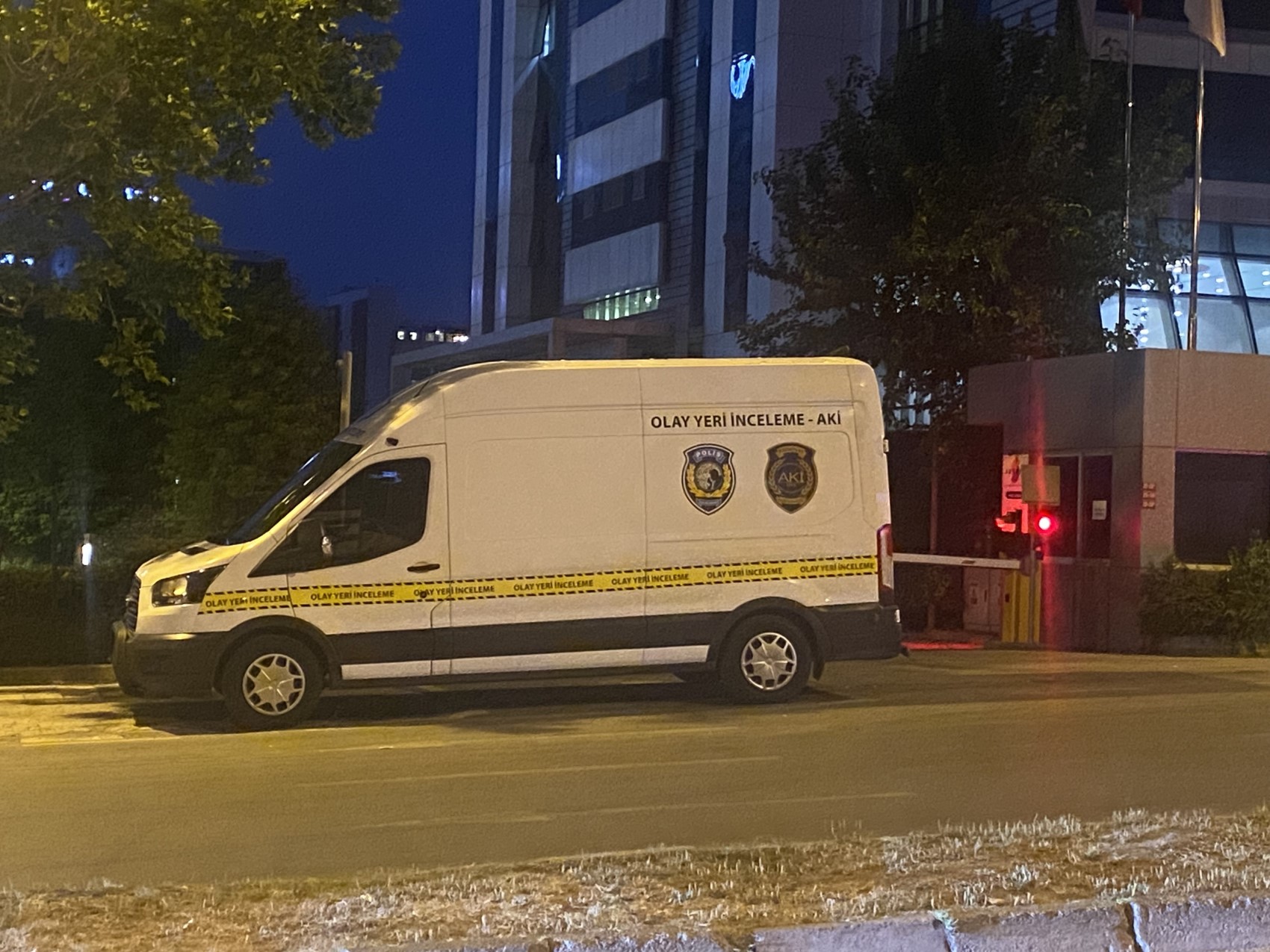 Dilan Polat’ın korumasına hastane önünde silahlı saldırı! Avukatlarından açıklama geldi