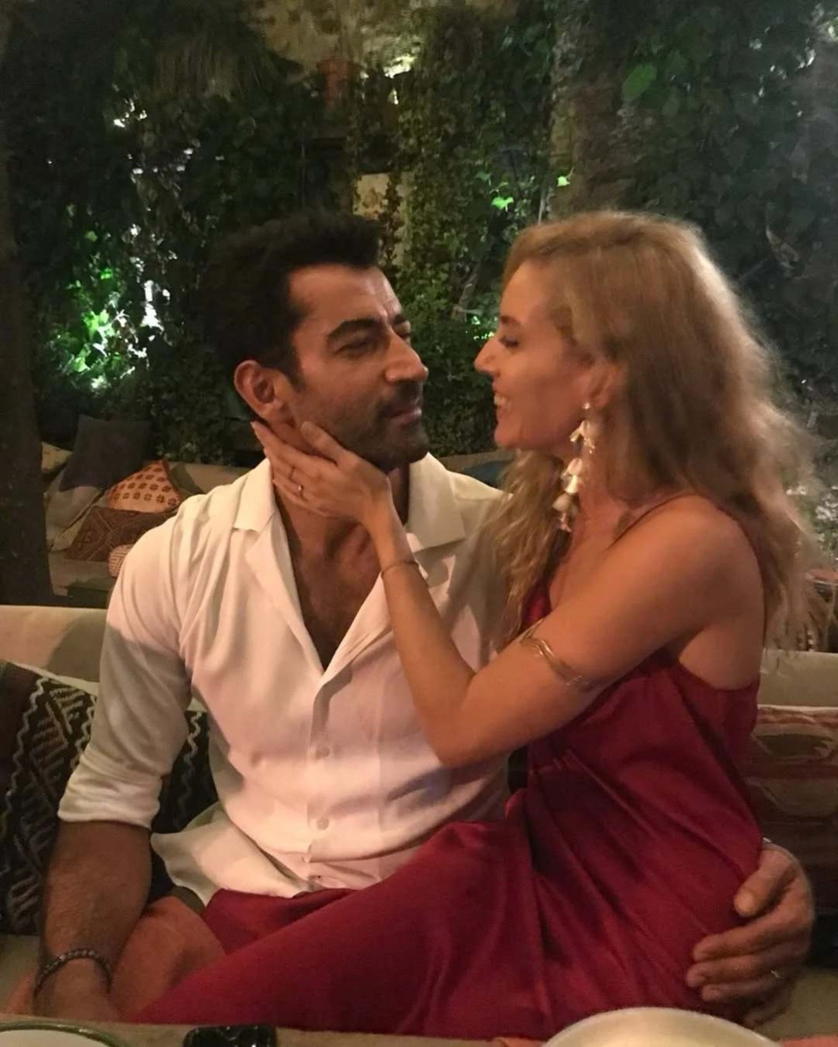 Sinem Kobal'dan eşine duygusal doğum günü mesajı