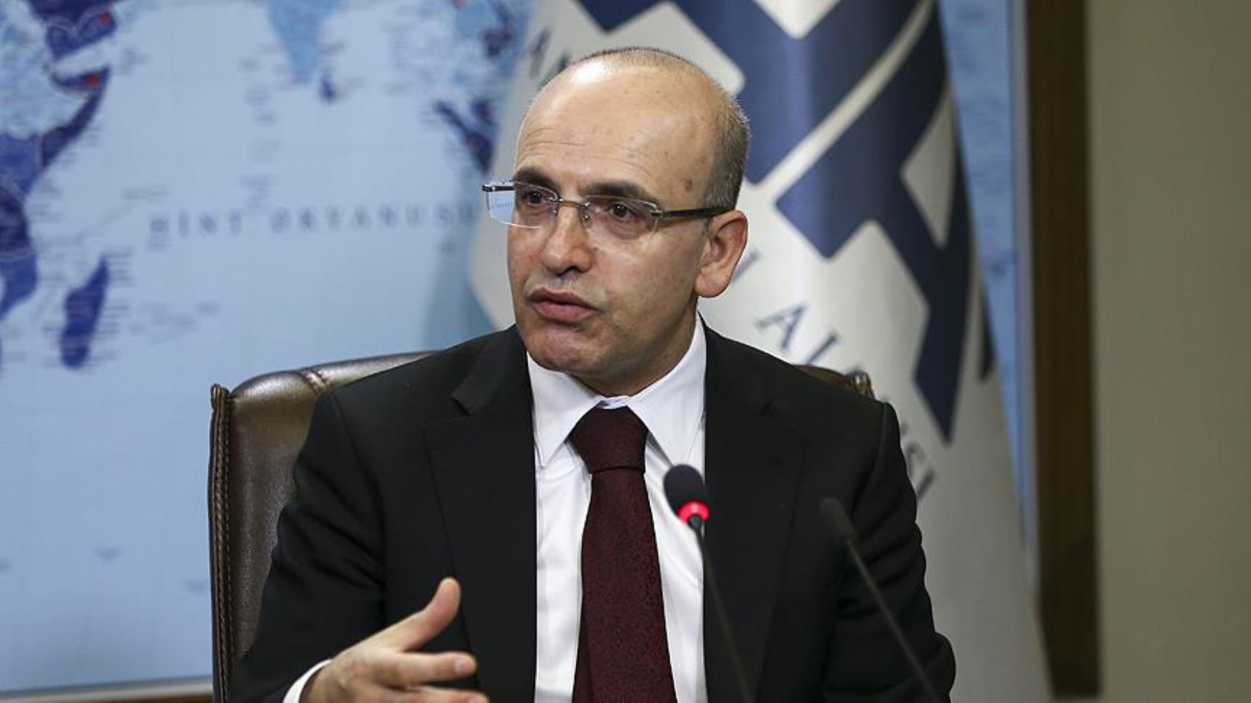 AKP'li milletvekilleriyle toplantı yaptı: Mehmet Şimşek'e istifa sorusu