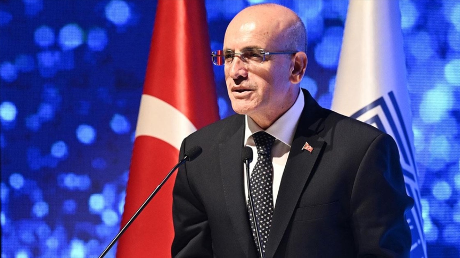 AKP'li milletvekilleriyle toplantı yaptı: Mehmet Şimşek'e istifa sorusu