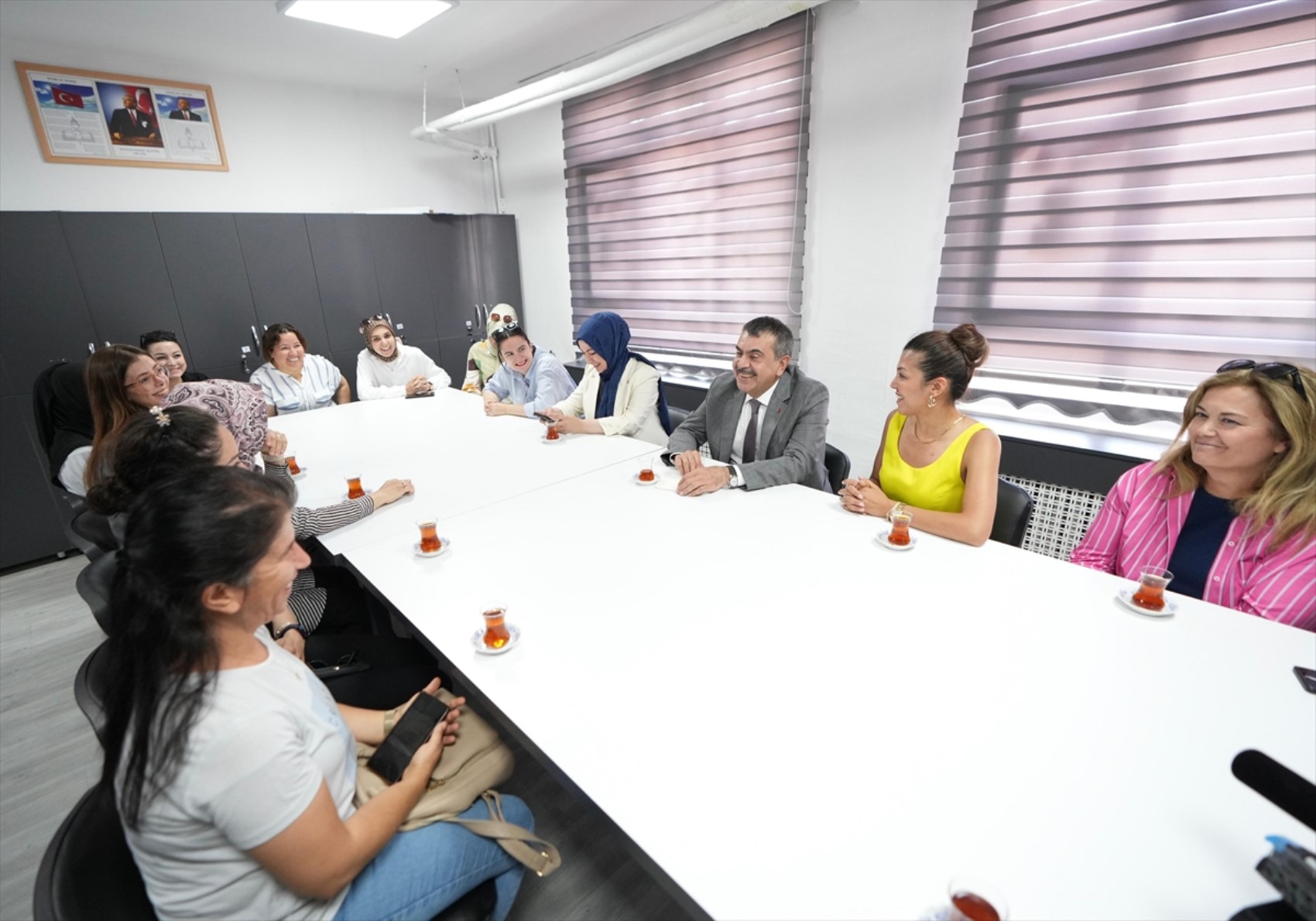 Öğretmenden Bakan Tekin'e övgü dolu sözler! 'Kalp atıyorsunuz ya çıldırıyoruz'