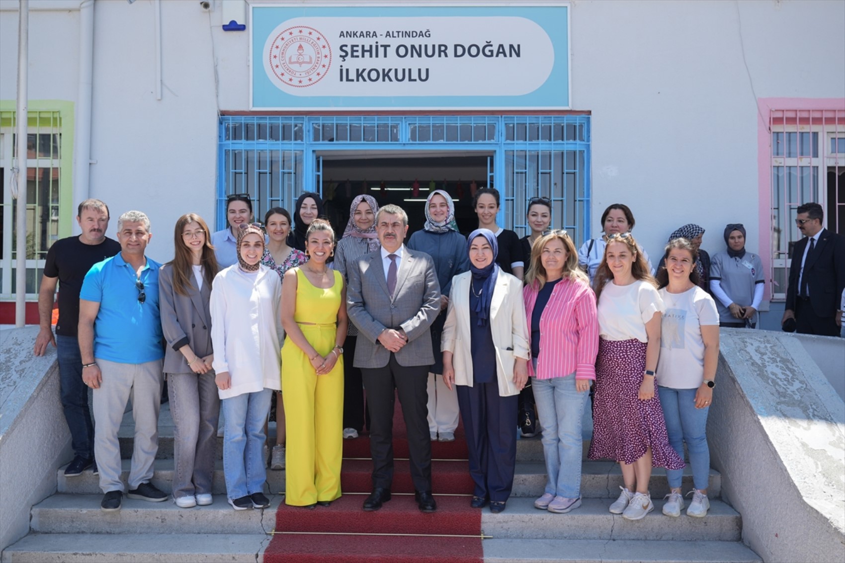Öğretmenden Bakan Tekin'e övgü dolu sözler! 'Kalp atıyorsunuz ya çıldırıyoruz'