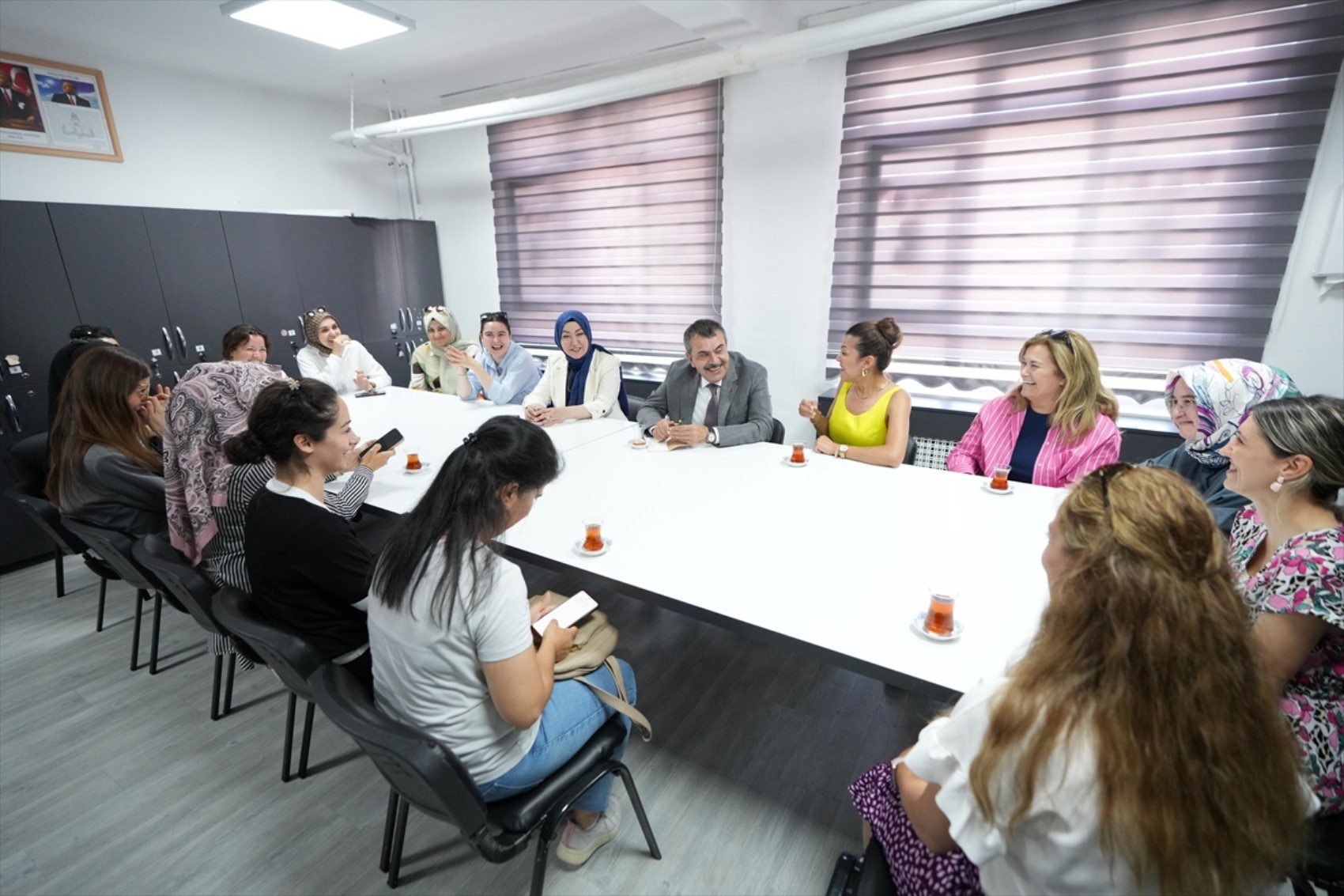 Öğretmenden Bakan Tekin'e övgü dolu sözler! 'Kalp atıyorsunuz ya çıldırıyoruz'