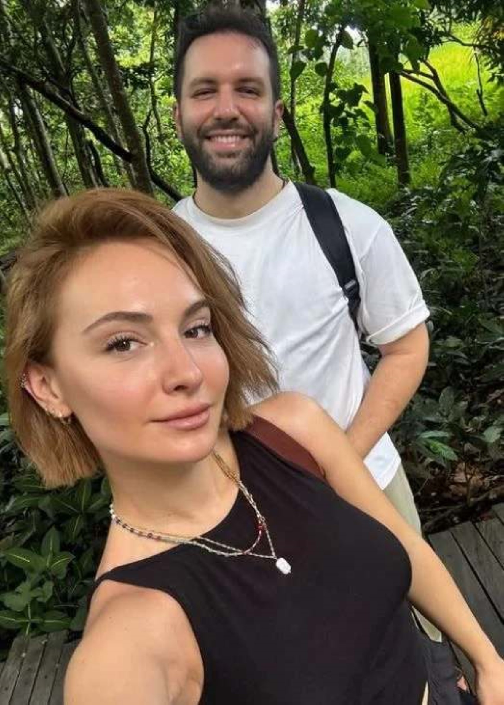 Oyuncu Başak Gümülcinelioğlu bebeğinin cinsiyeti açıkladı
