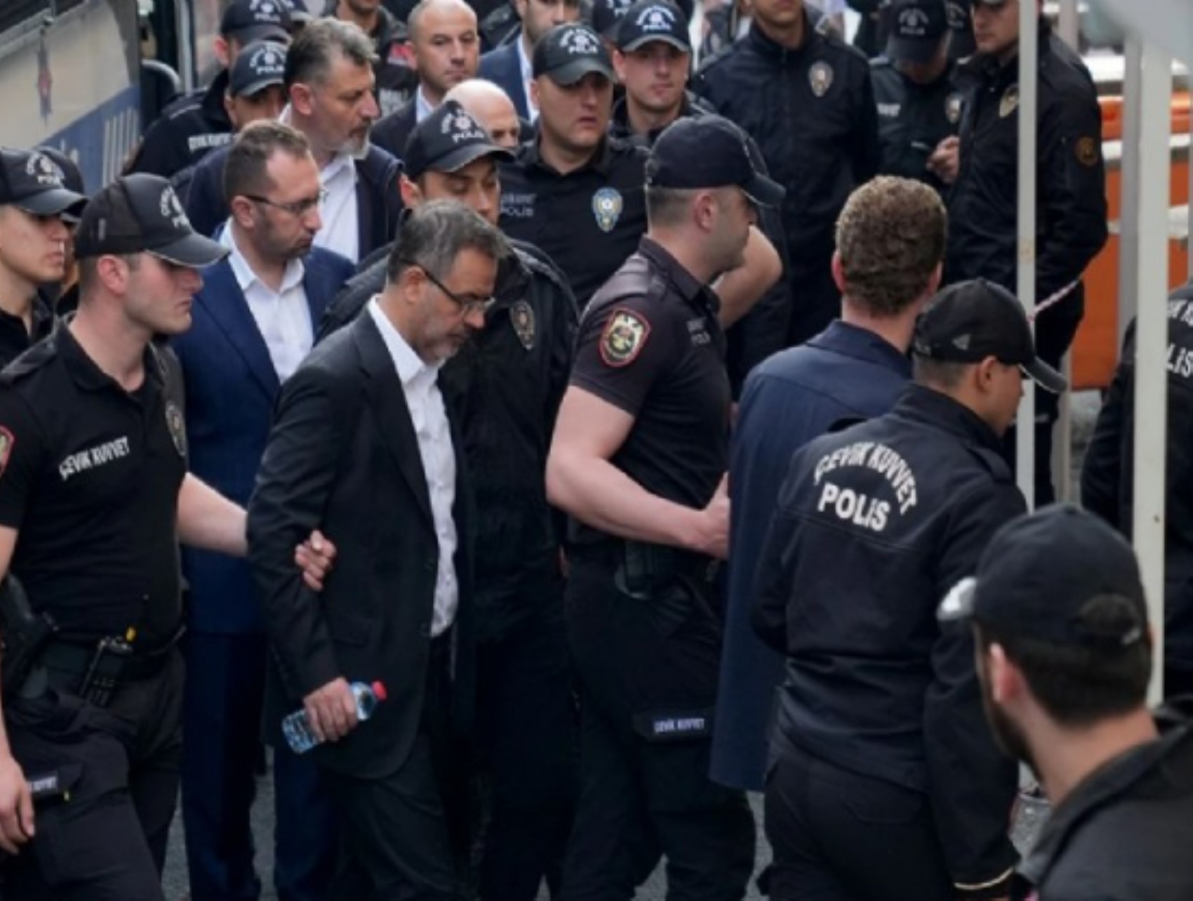 İBB operasyonlarında tutuklanan bir kişi daha 'itirafçı' oldu