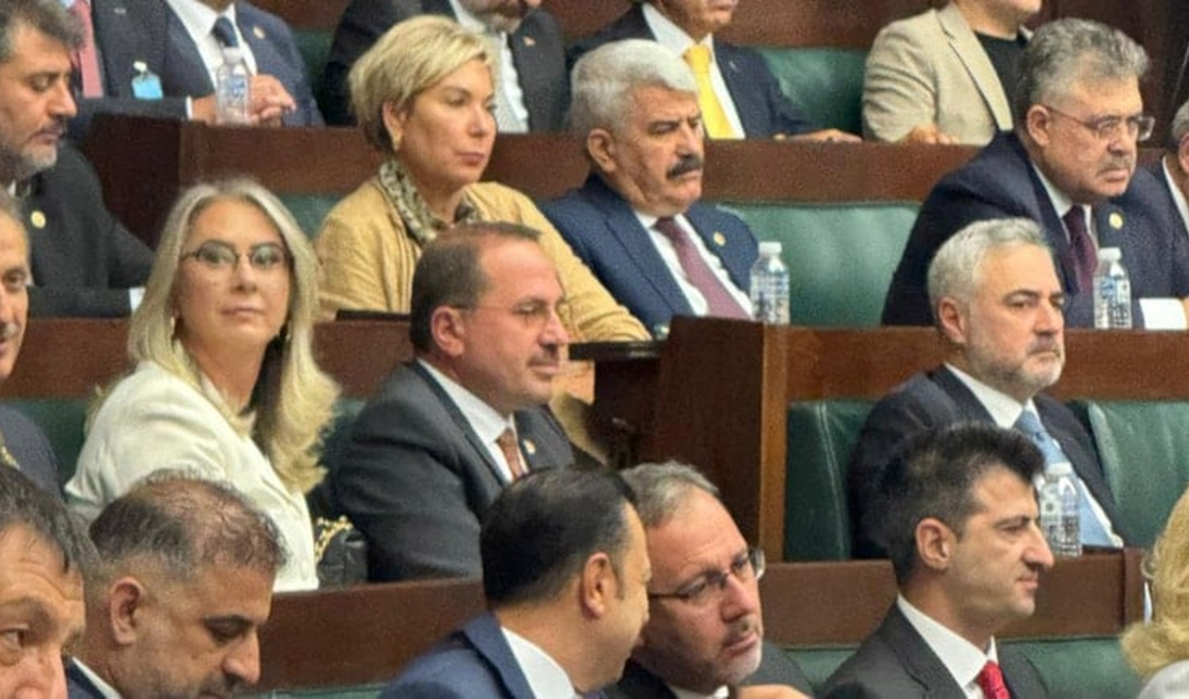 Lüks tüketime karşı olduğunu söylemişti: Ünlü iş insanı Leyla Alaton AKP sıralarında görüntülendi