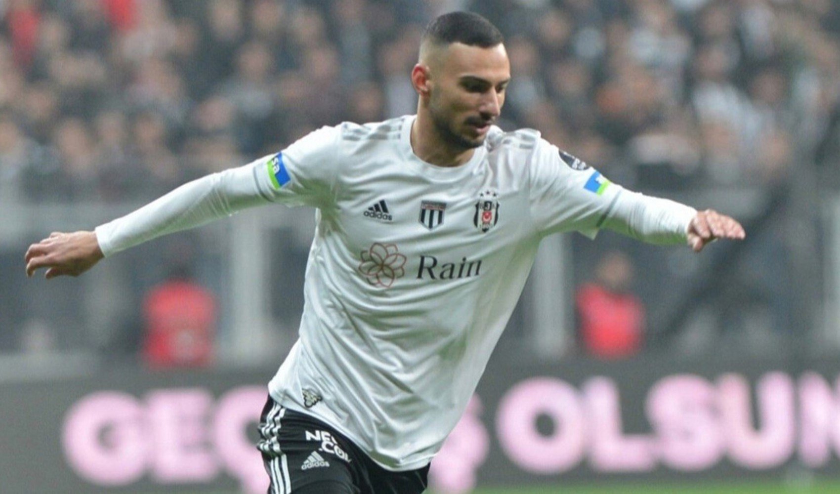 Beşiktaş’ta ilk ayrılık gerçekleşti!
