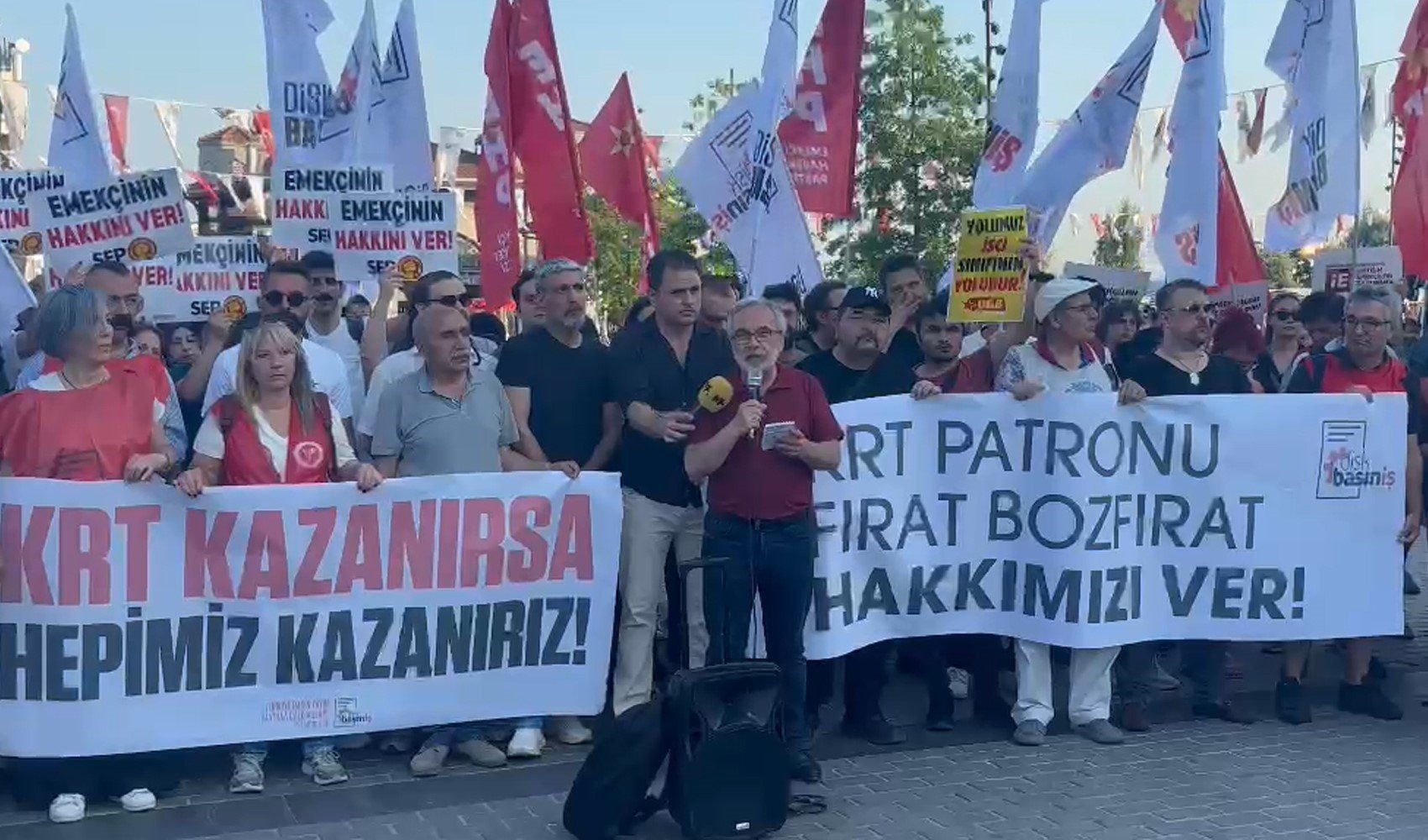 KRT emekçileri seslerini duyurmak için Beşiktaş'ta toplandı