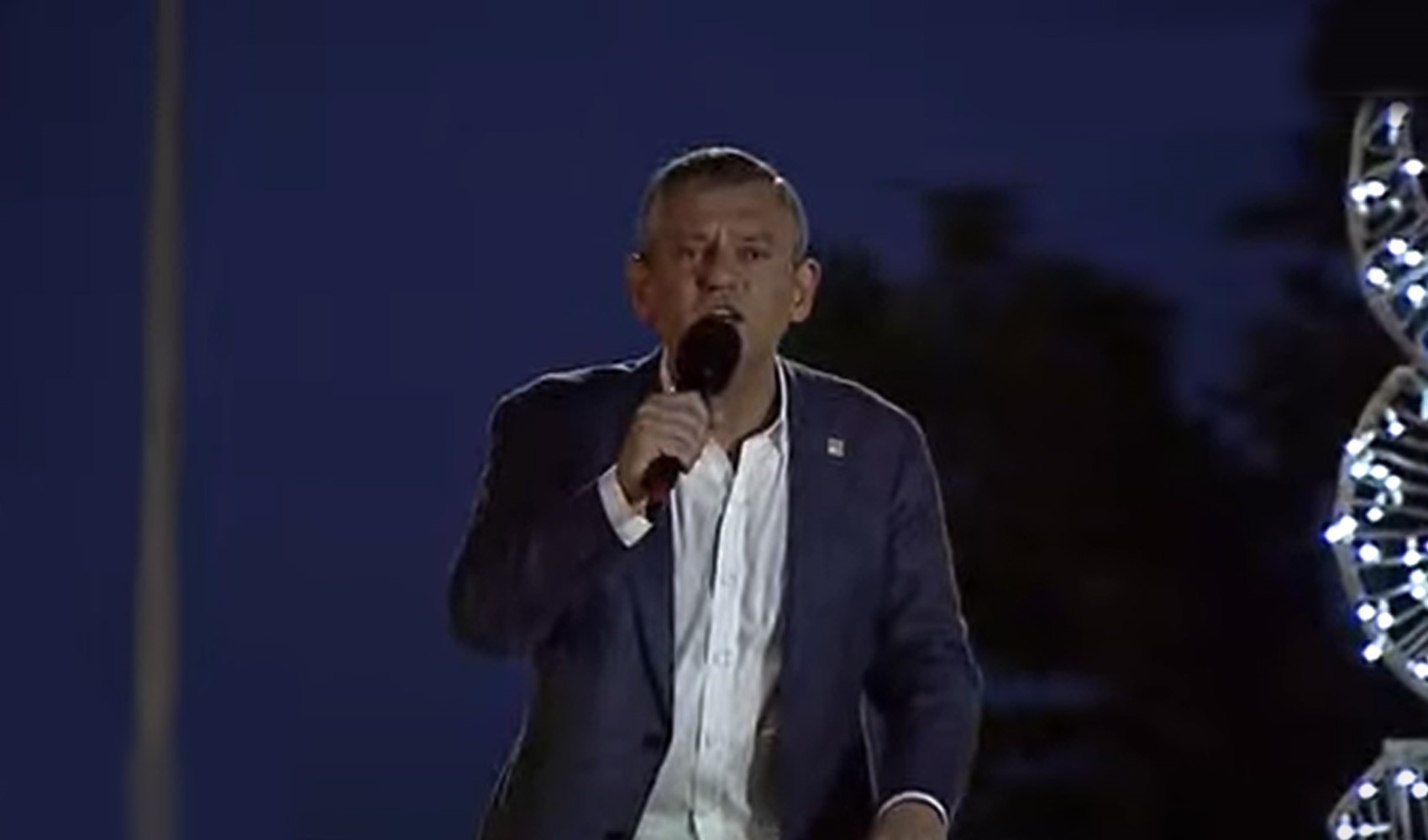 Özgür Özel Avcılar'da 'AK Gençliğe' seslendi: Erdoğan'a deyin ki
