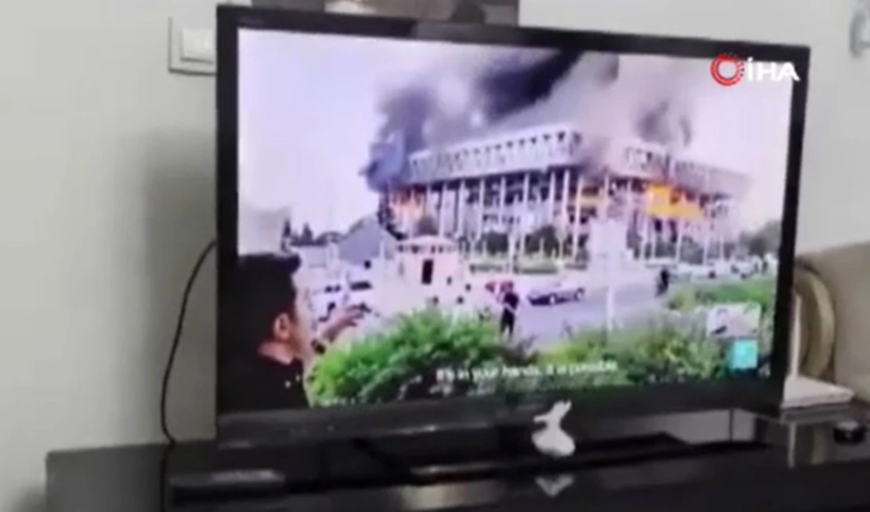 İran televizyonlarından 'ayaklanma çağrısı' yayını