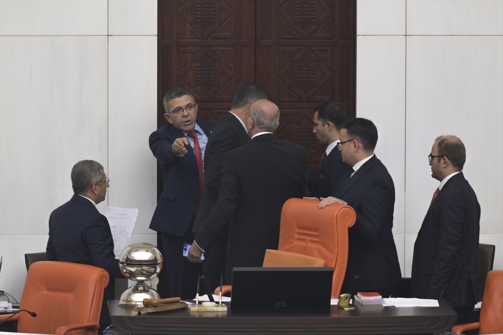 TBMM'de 'Talat Paşa' gerginliği: DEM Partili vekilin sözleri tansiyonu yükseltti!