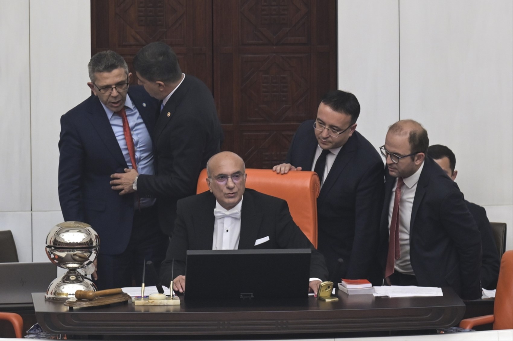 TBMM'de 'Talat Paşa' gerginliği: DEM Partili vekilin sözleri tansiyonu yükseltti!