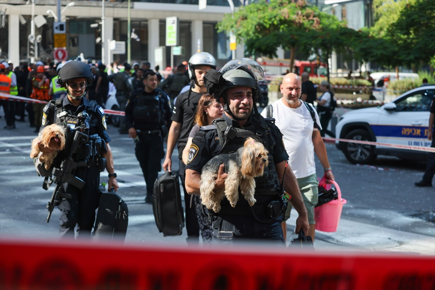 İran-İsrail savaşında 7. gün: Füzelerin isabet ettiği Tel Aviv'den yeni görüntüler