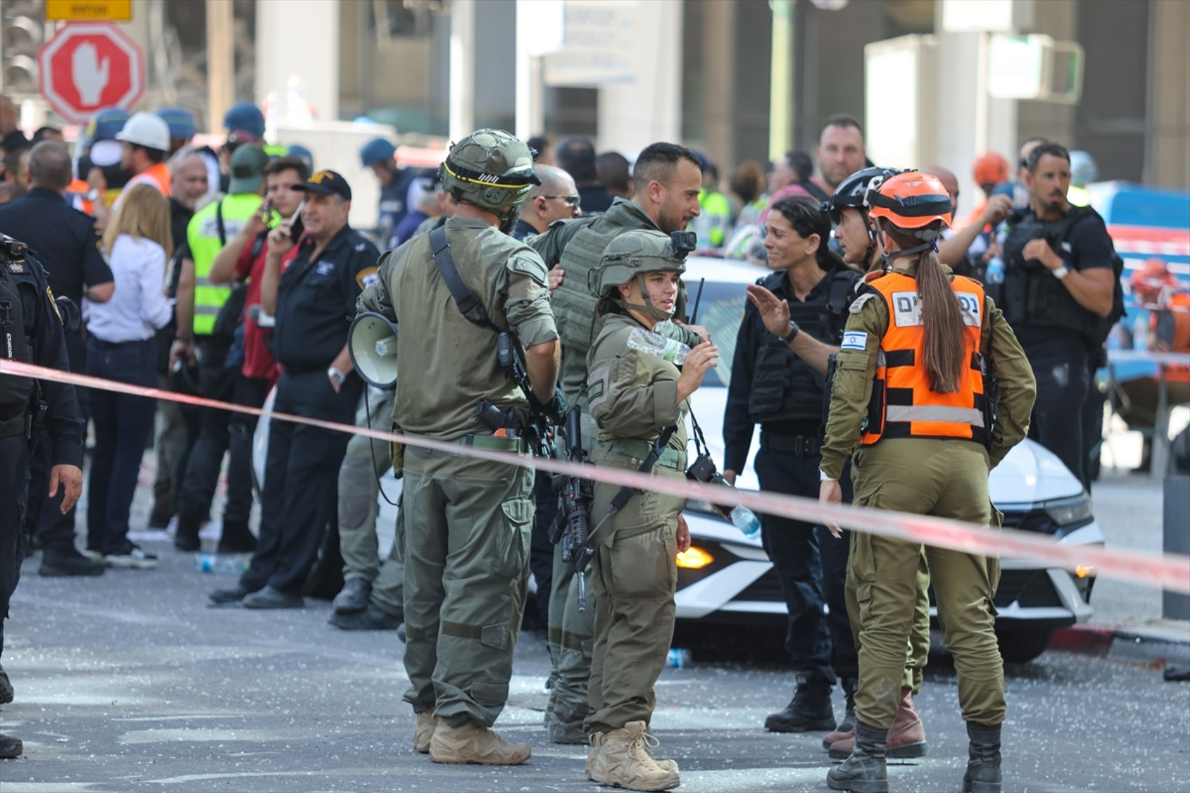 İran-İsrail savaşında 7. gün: Füzelerin isabet ettiği Tel Aviv'den yeni görüntüler