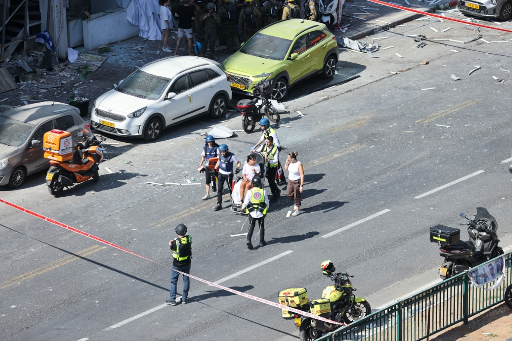 İran-İsrail savaşında 7. gün: Füzelerin isabet ettiği Tel Aviv'den yeni görüntüler