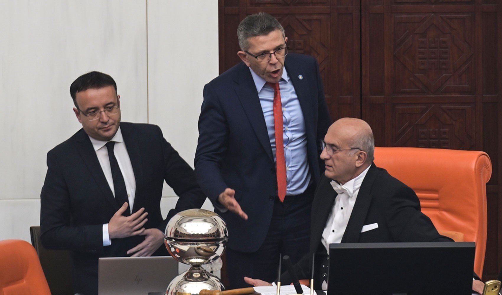 DEM Partili vekilin sözleri tansiyonu yükseltti DEM Partili vekilin sözleri tansiyonu yükseltti