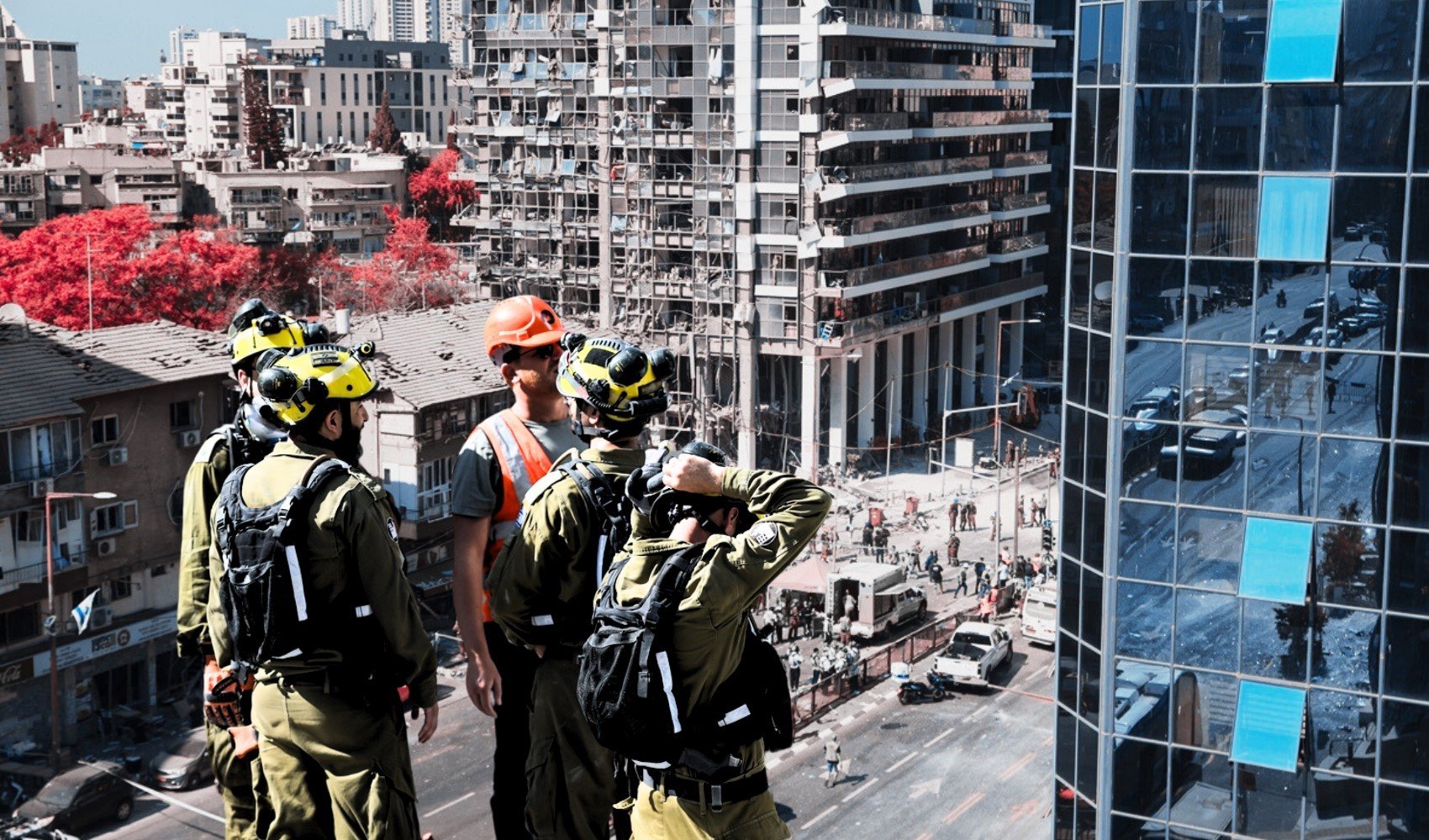 Füzelerin isabet ettiği Tel Aviv'den yeni görüntüler Füzelerin isabet ettiği Tel Aviv'den yeni görüntüler