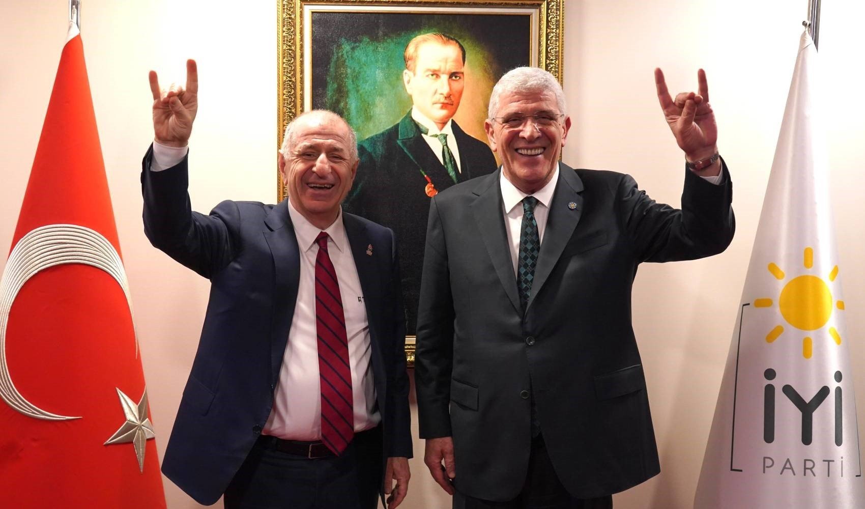 Ümit Özdağ'dan Müsavat Dervişoğlu'na ziyaret! 'Bozkurt' selamı dikkat çekti Ümit Özdağ'dan Müsavat Dervişoğlu'na ziyaret! 'Bozkurt' selamı dikkat çekti