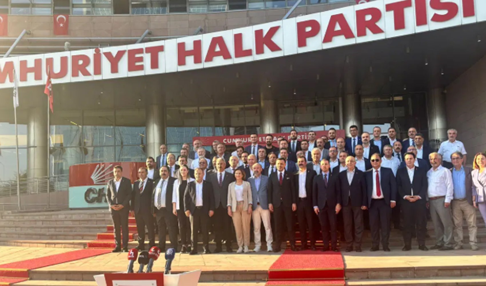 CHP’nin 81 il başkanından Kılıçdaroğlu’na kurultay çağrısı: Kararı tanımayacağız CHP’nin 81 il başkanından Kılıçdaroğlu’na kurultay çağrısı: Kararı tanımayacağız