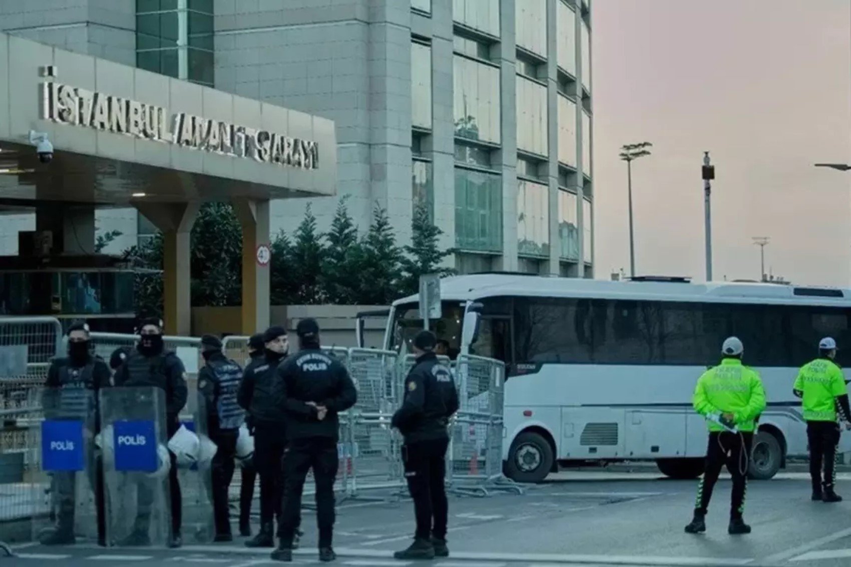 İBB yolsuzluk operasyonunda şok iddia: 20 milyarlık ihale alan şirket konkordato ilan etmiş