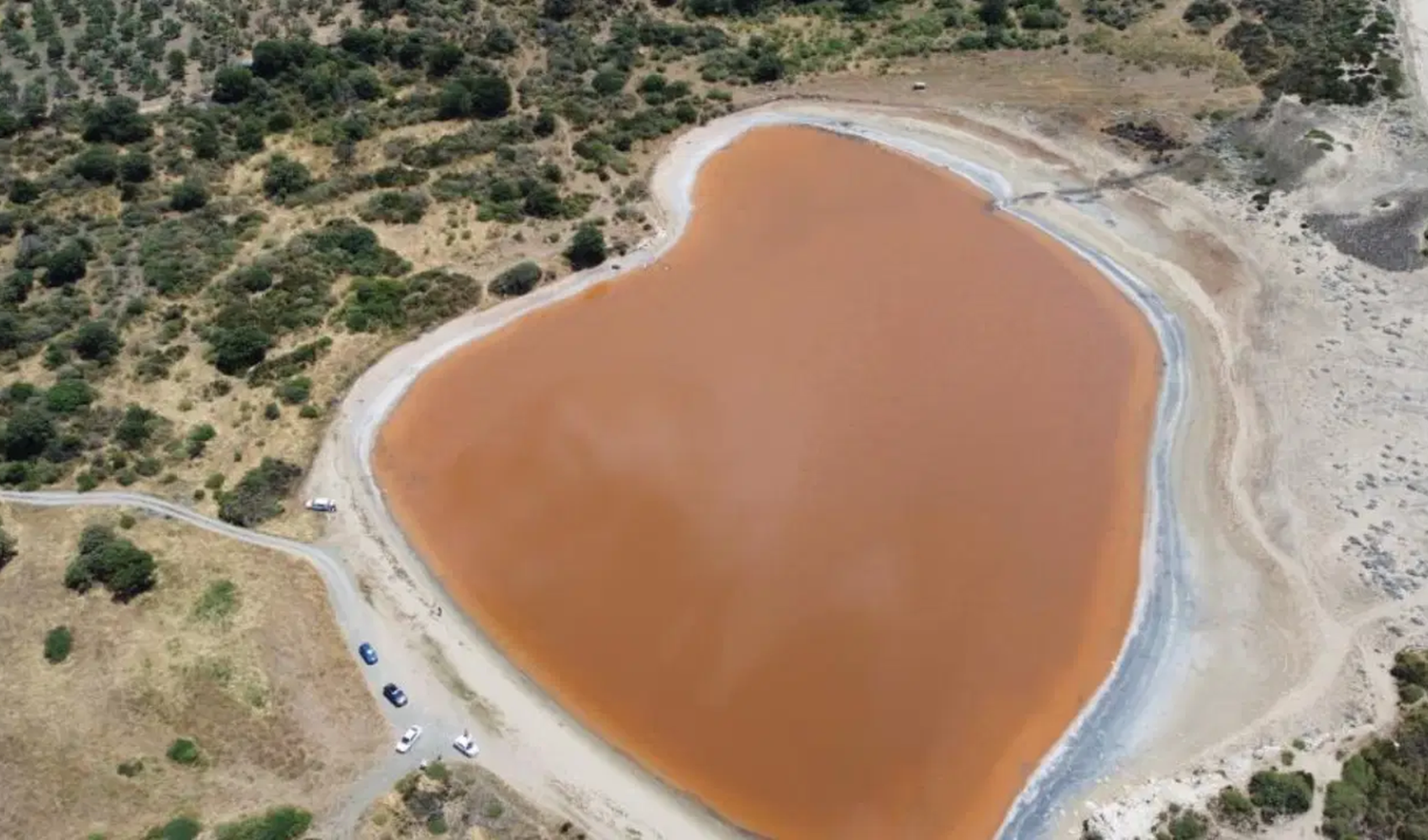 Çanakkale'deki antik liman pembe göle dönüştü