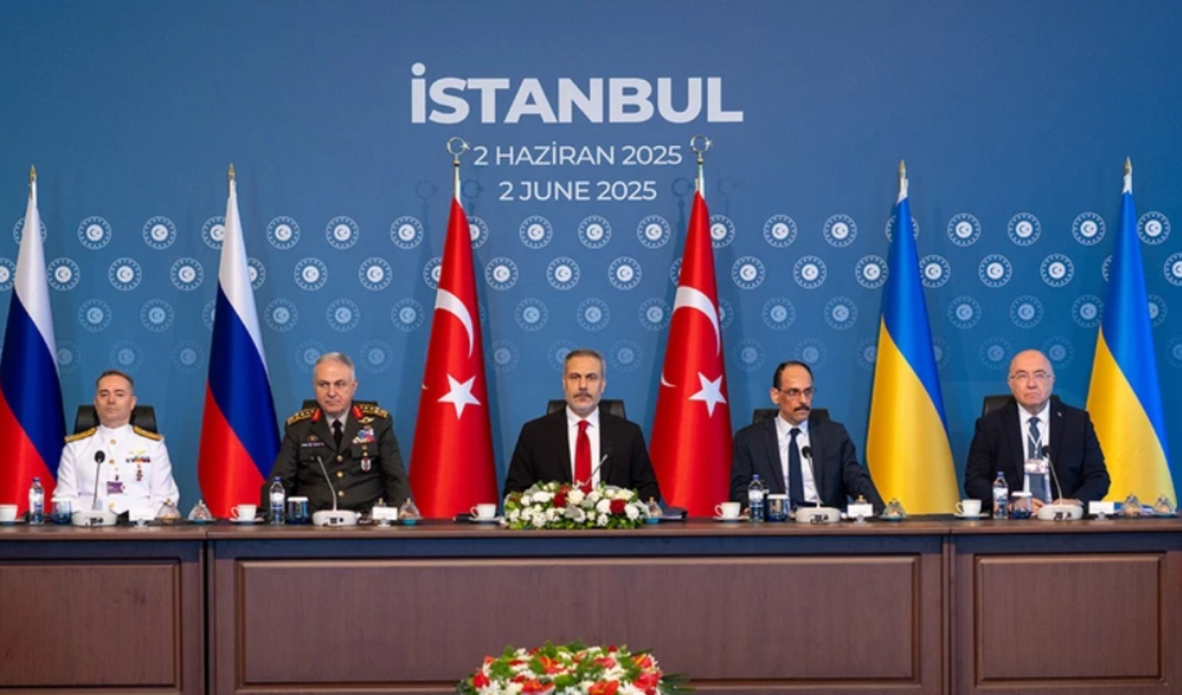 Dünyanın gözü İstanbul'da... Çırağan Sarayı’ndaki kritik Ukrayna-Rusya görüşmesi sona erdi