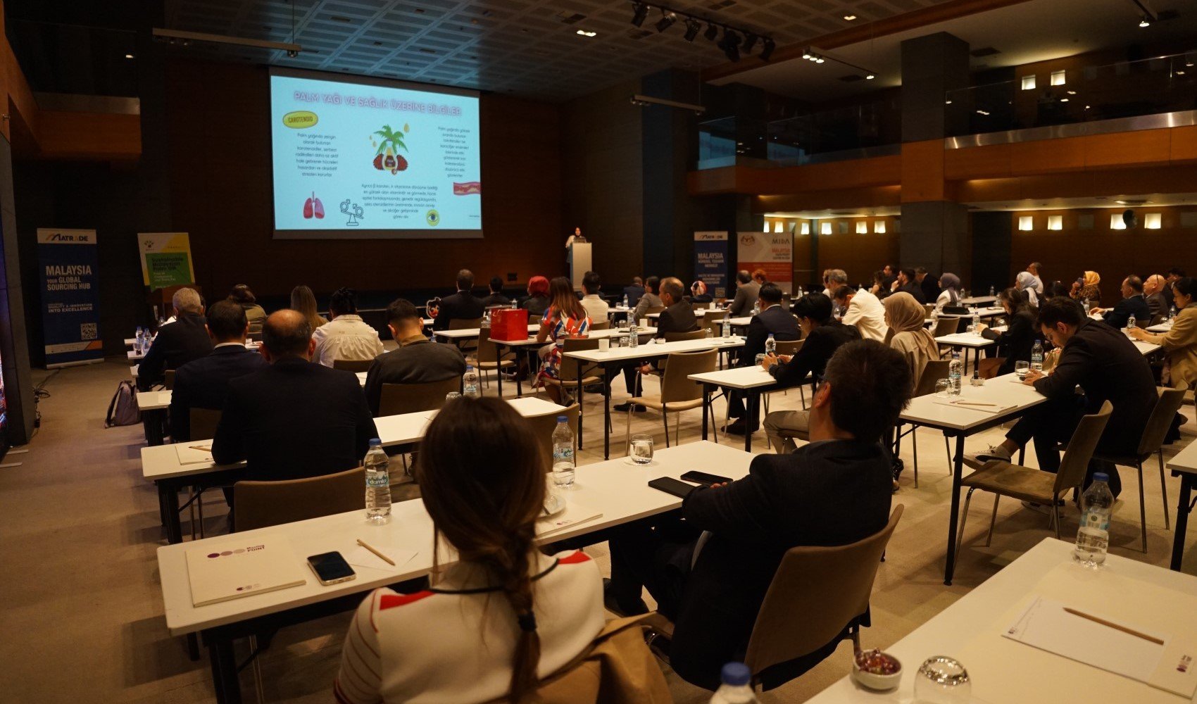 İstanbul’daki seminerde palm yağı övüldü! Çevre sorunları görmezden gelindi