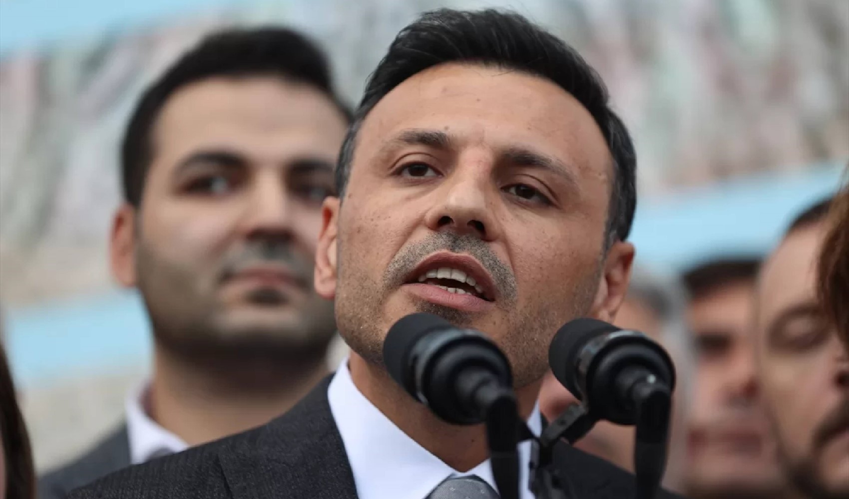 CHP İstanbul İl Başkanı Özgür Çelik'ten İhsan Aktaş'ın 'usulsüz tahsis' iddiasına açıklama: Envantere giriş tarihini verdi CHP İstanbul İl Başkanı Özgür Çelik'ten İhsan Aktaş'ın 'usulsüz tahsis' iddiasına açıklama: Envantere giriş tarihini verdi