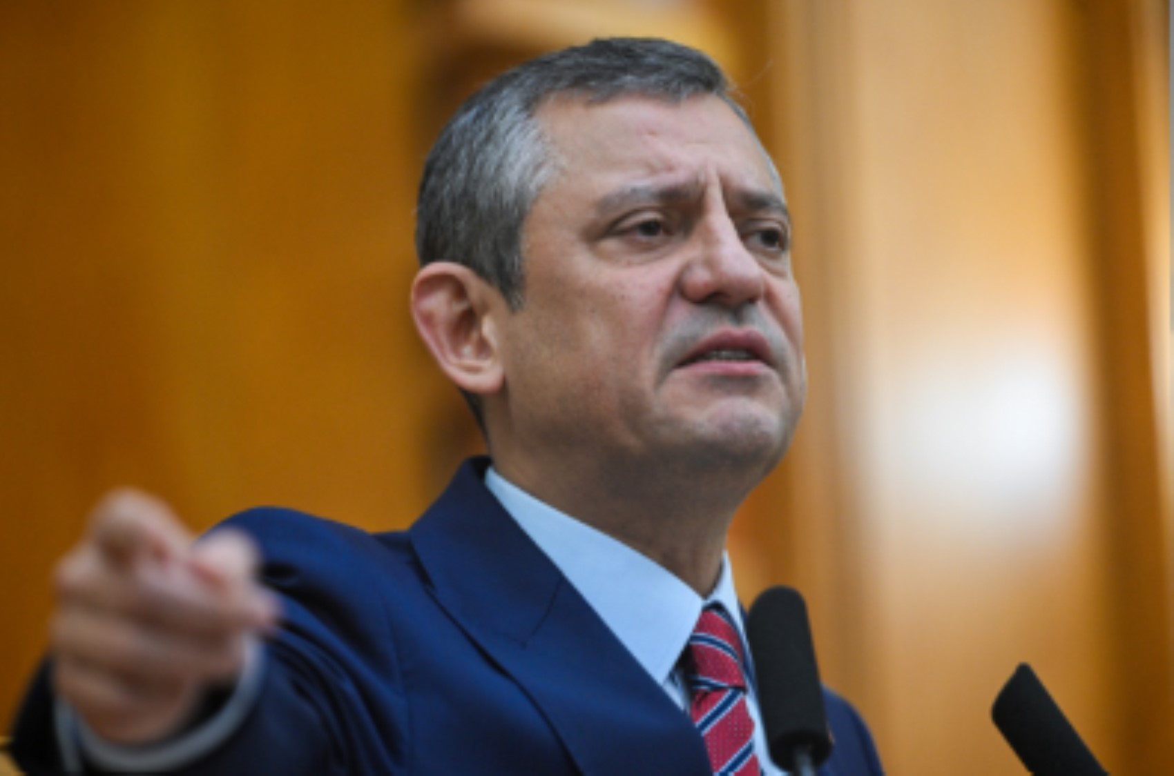 Özgür Özel'den net kurultay mesajı: Anket sonuçlarına da değindi!