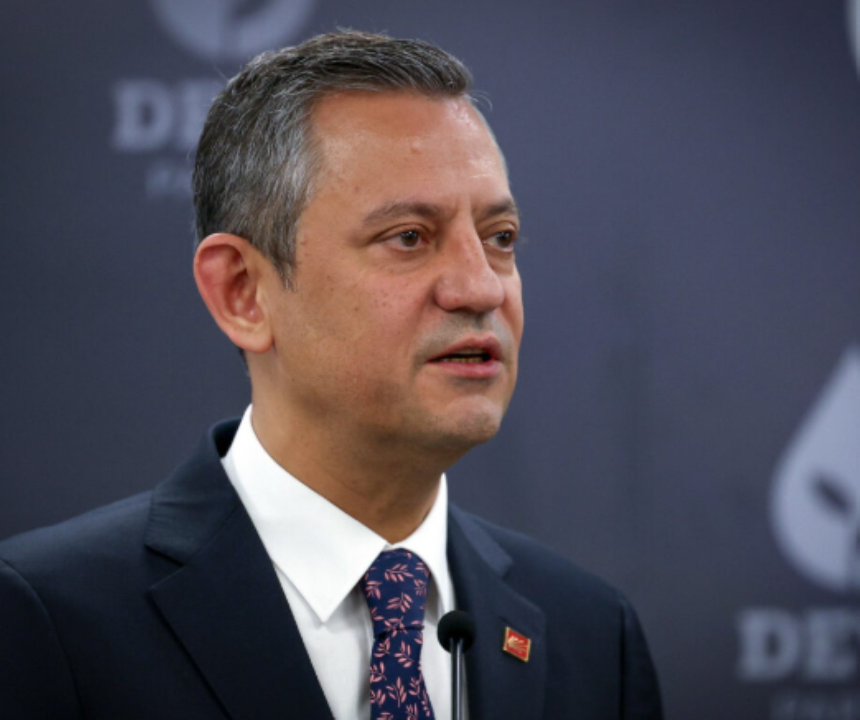 Özgür Özel'den net kurultay mesajı: Anket sonuçlarına da değindi!