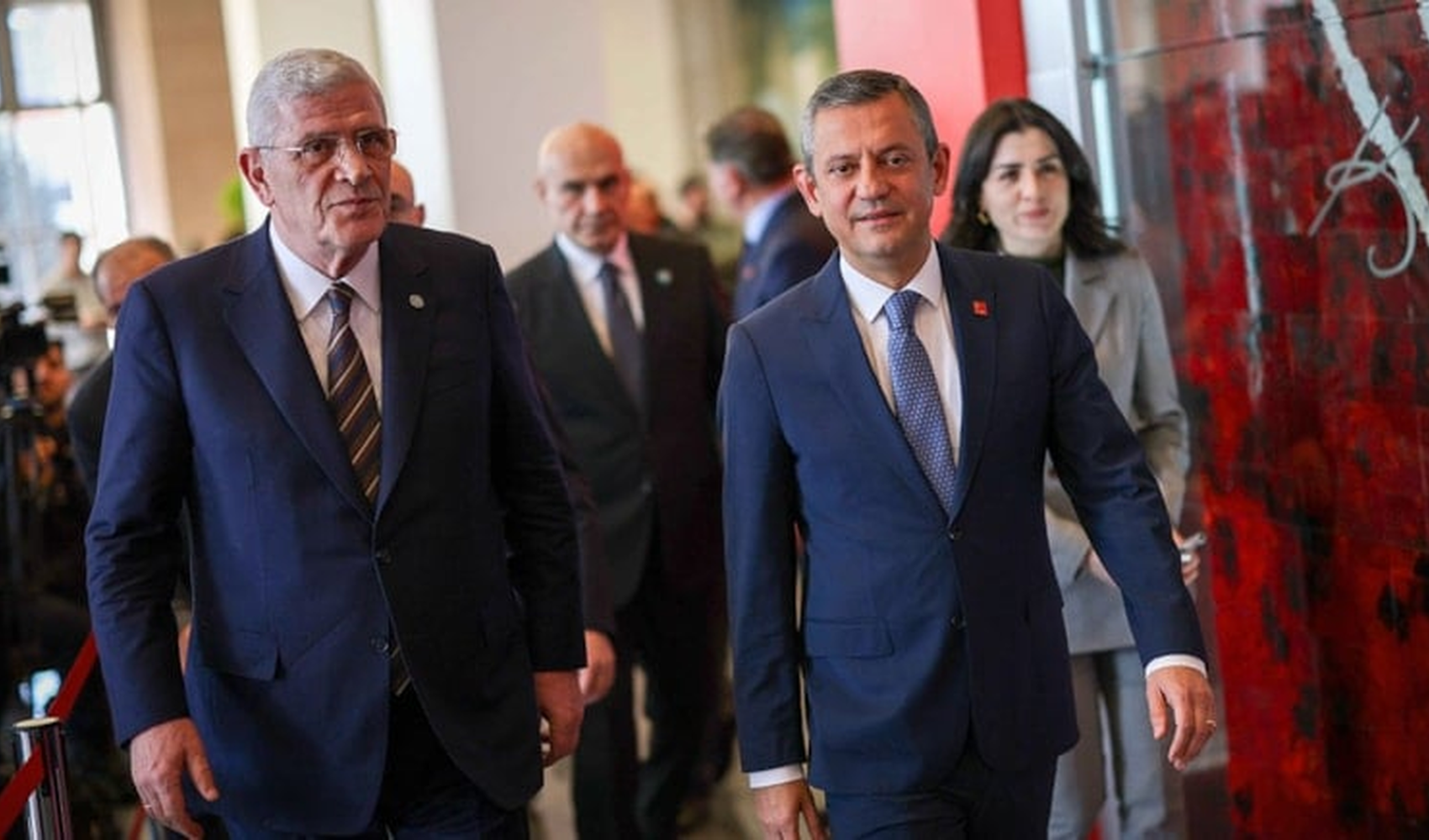 CHP ve İYİ Parti arasında gerilim yükselmişti! Dervişoğlu ve Özel bir araya geliyor