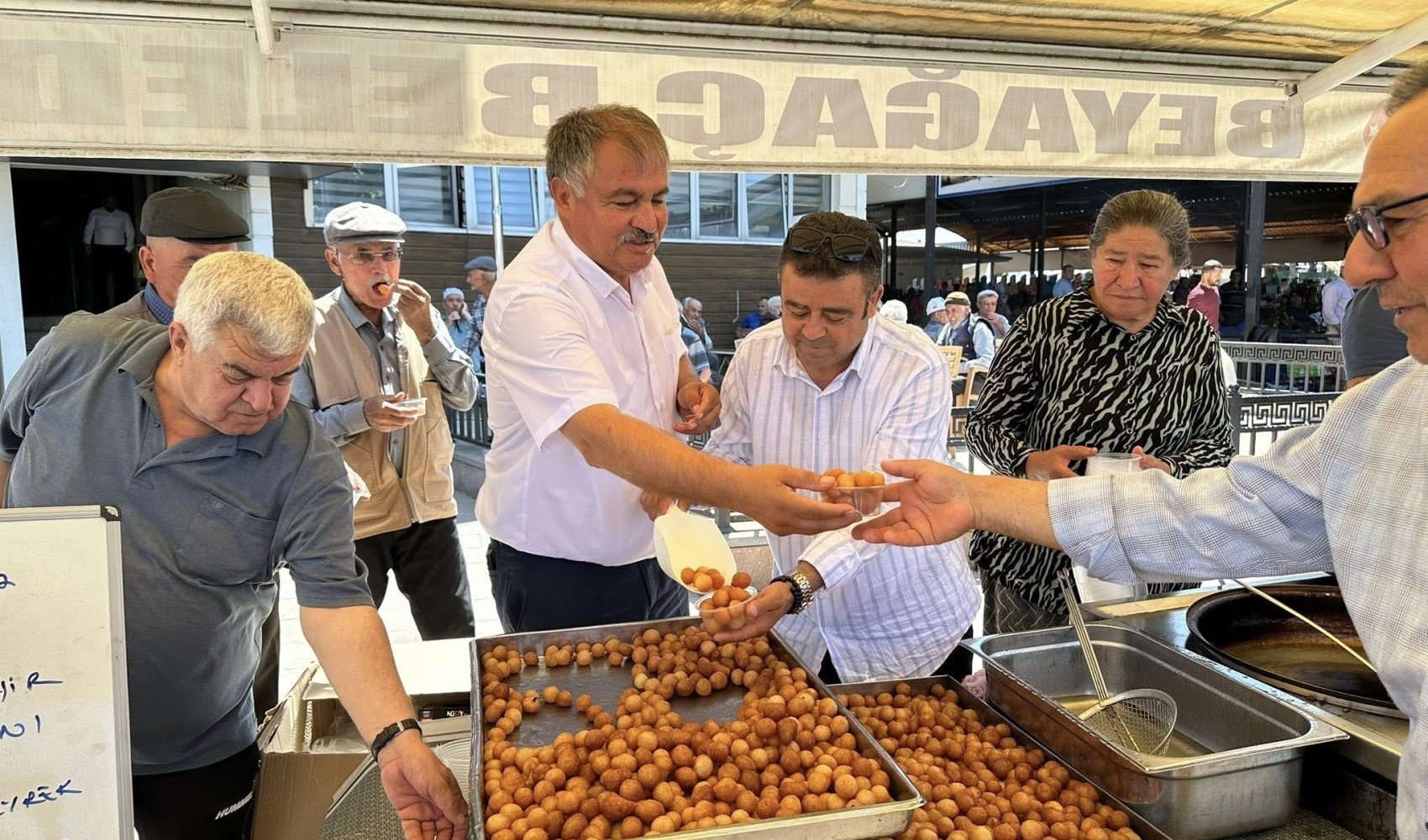 Ferdi Zeyrek’i unutmayan Başkan Pütün, öğrencilerinin mutluluğuna ortak oldu