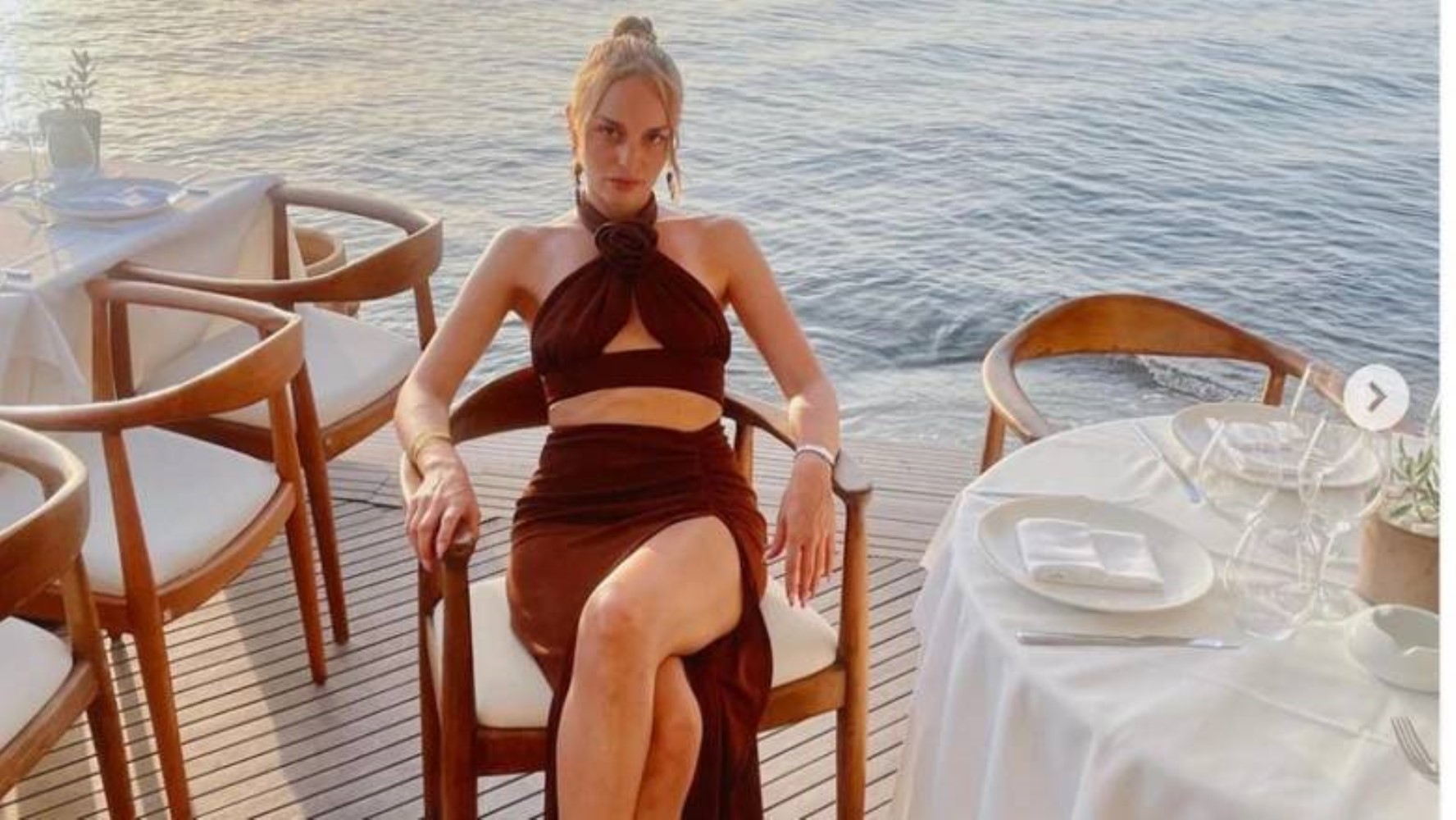 Nilperi Şahinkaya'dan 'Gelin Takımı 2' seti arası deniz molası paylaşımları