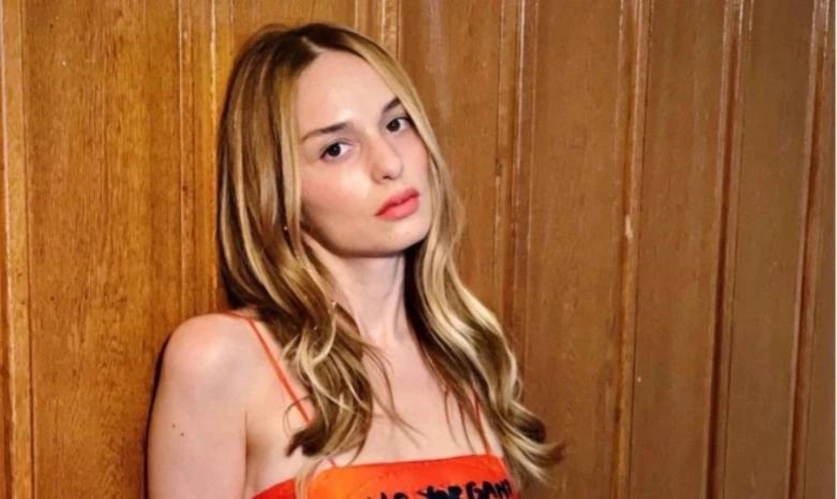 Nilperi Şahinkaya'dan 'Gelin Takımı 2' seti arası deniz molası paylaşımları