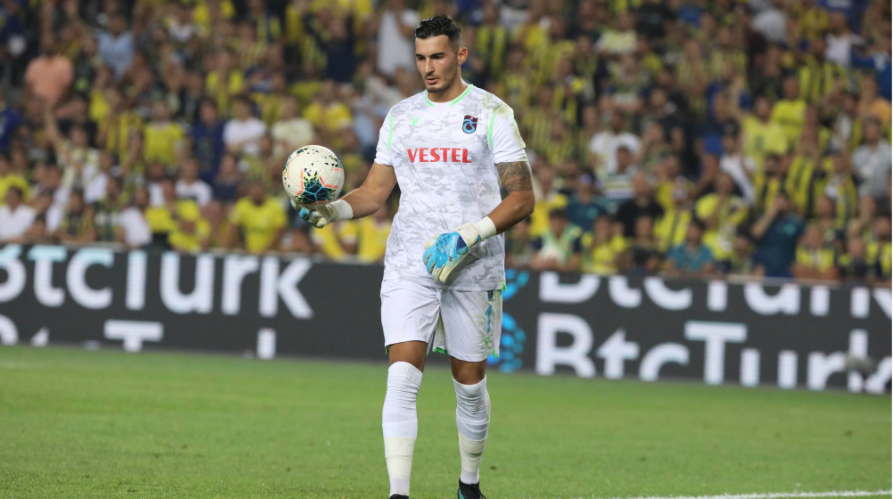 Fenerbahçe, Uğurcan Çakır için devrede: Başkanlar düzeyinde görüşme başladı