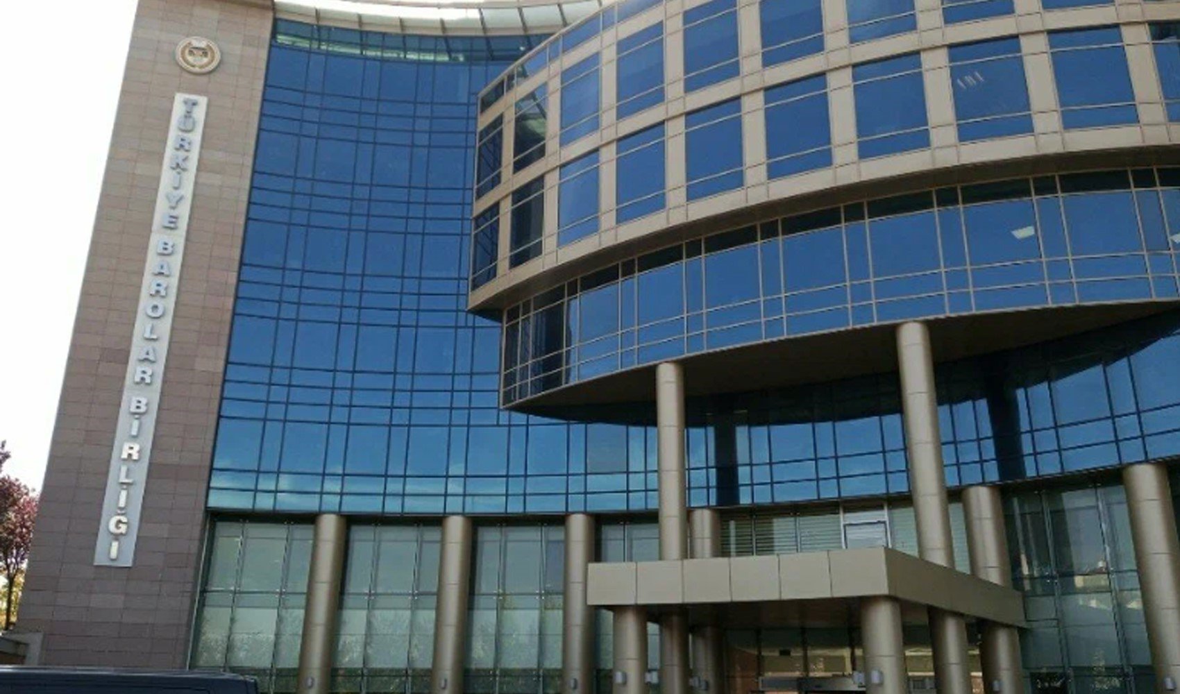 Gazeteci Fatih Altaylı gözaltına alındı: Hukukçular ve meslek örgütlerinden tepki yağdı