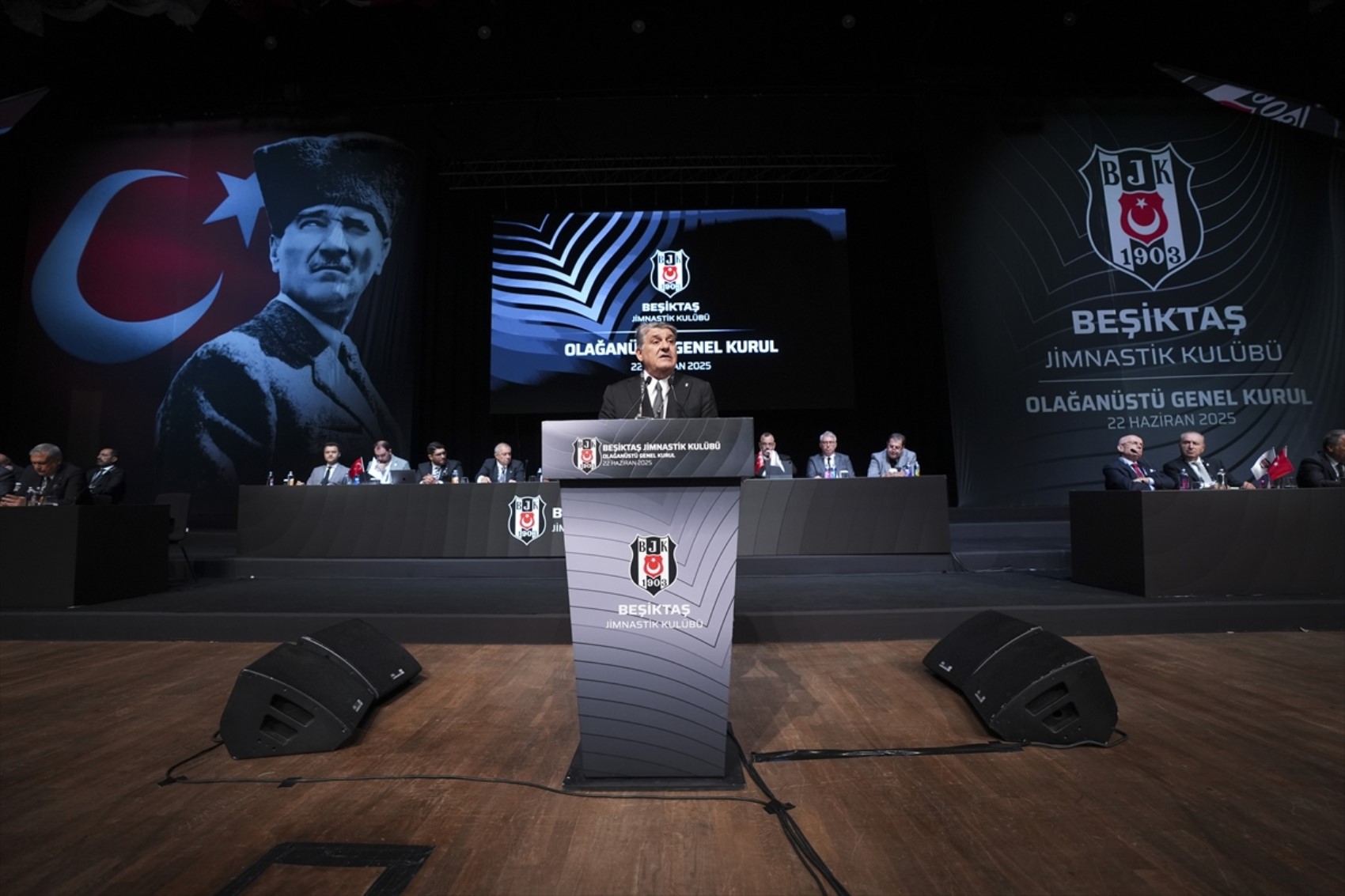 Beşiktaş’ın geleceği için kritik genel kurul! Yeni projelere yetki verildi