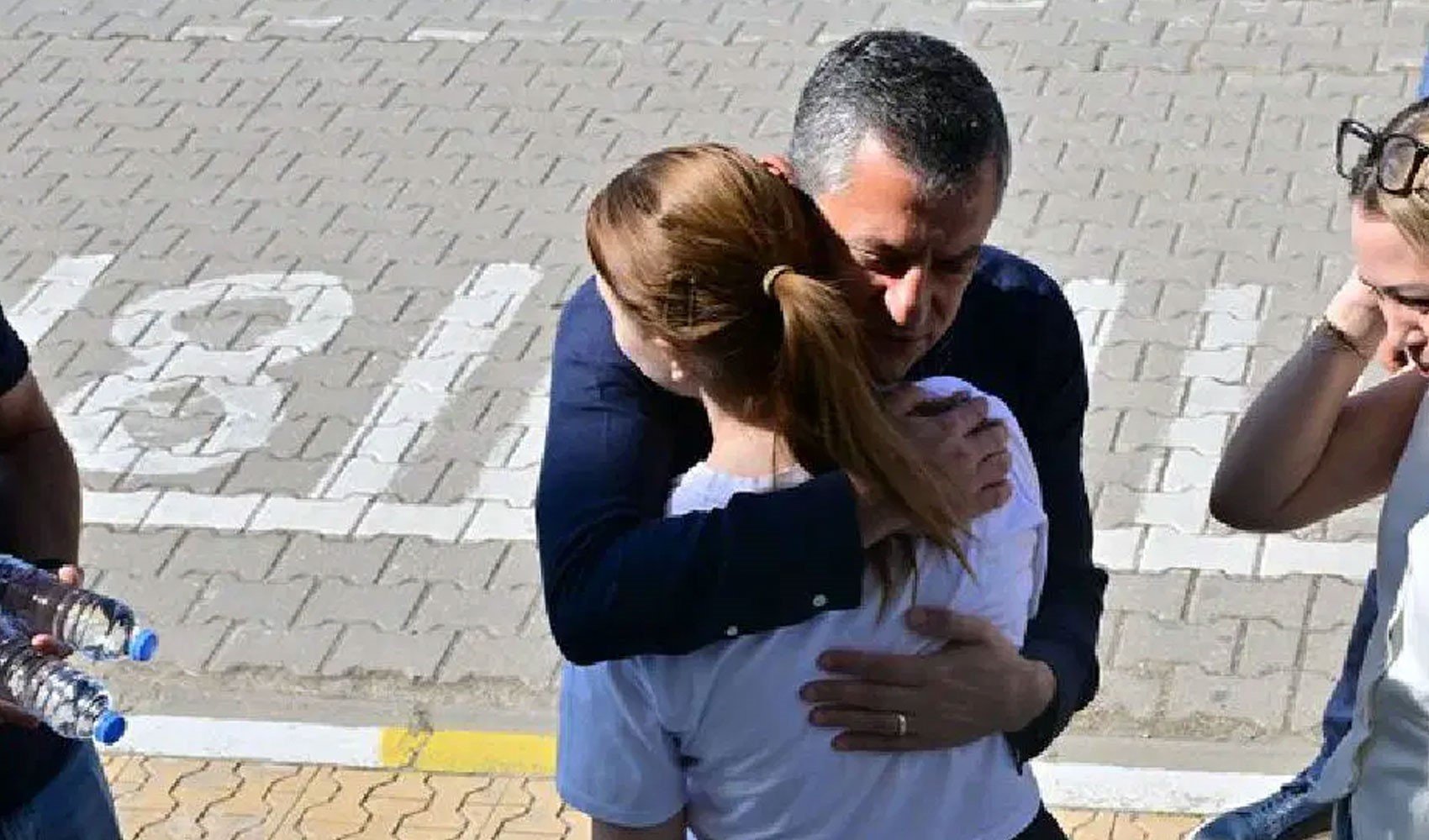 Özgür Özel, Nehir Zeyrek'i bugün de yalnız bırakmadı